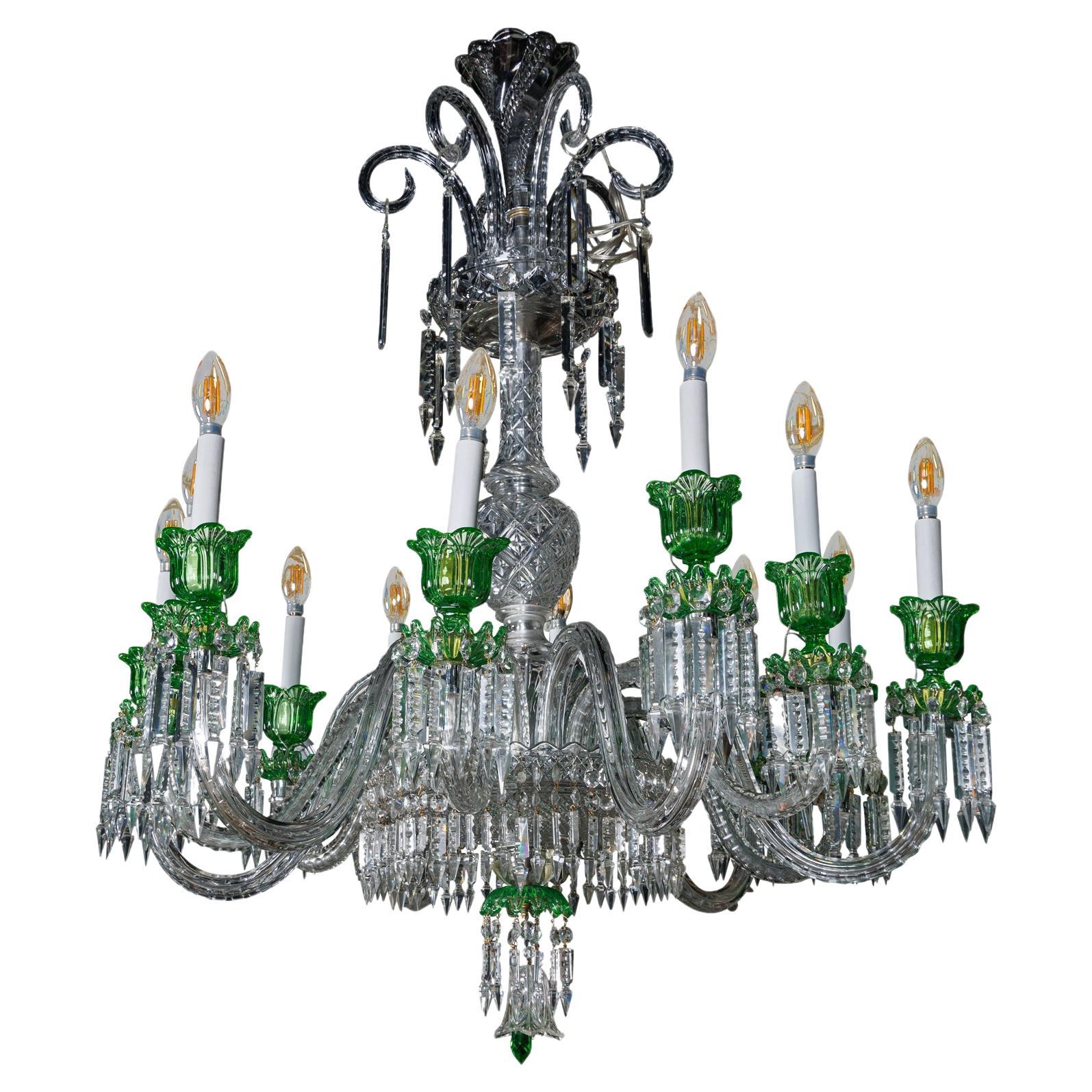 Cristalleries De Baccarat, un grand lustre français en cristal taillé vert et clair
