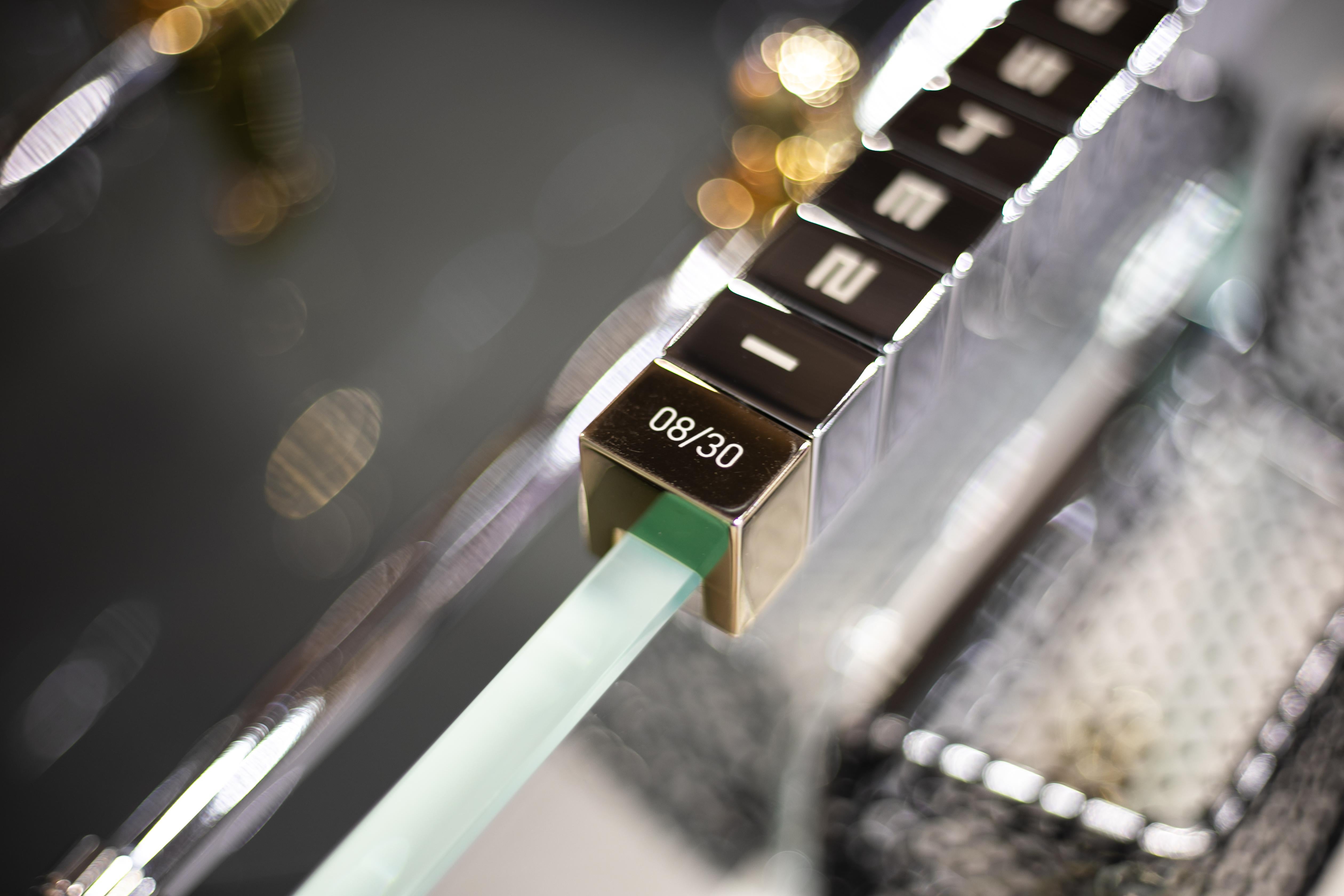 Table de baseball Cristallino en or à édition limitée avec terrain noir par Teckell en vente 8