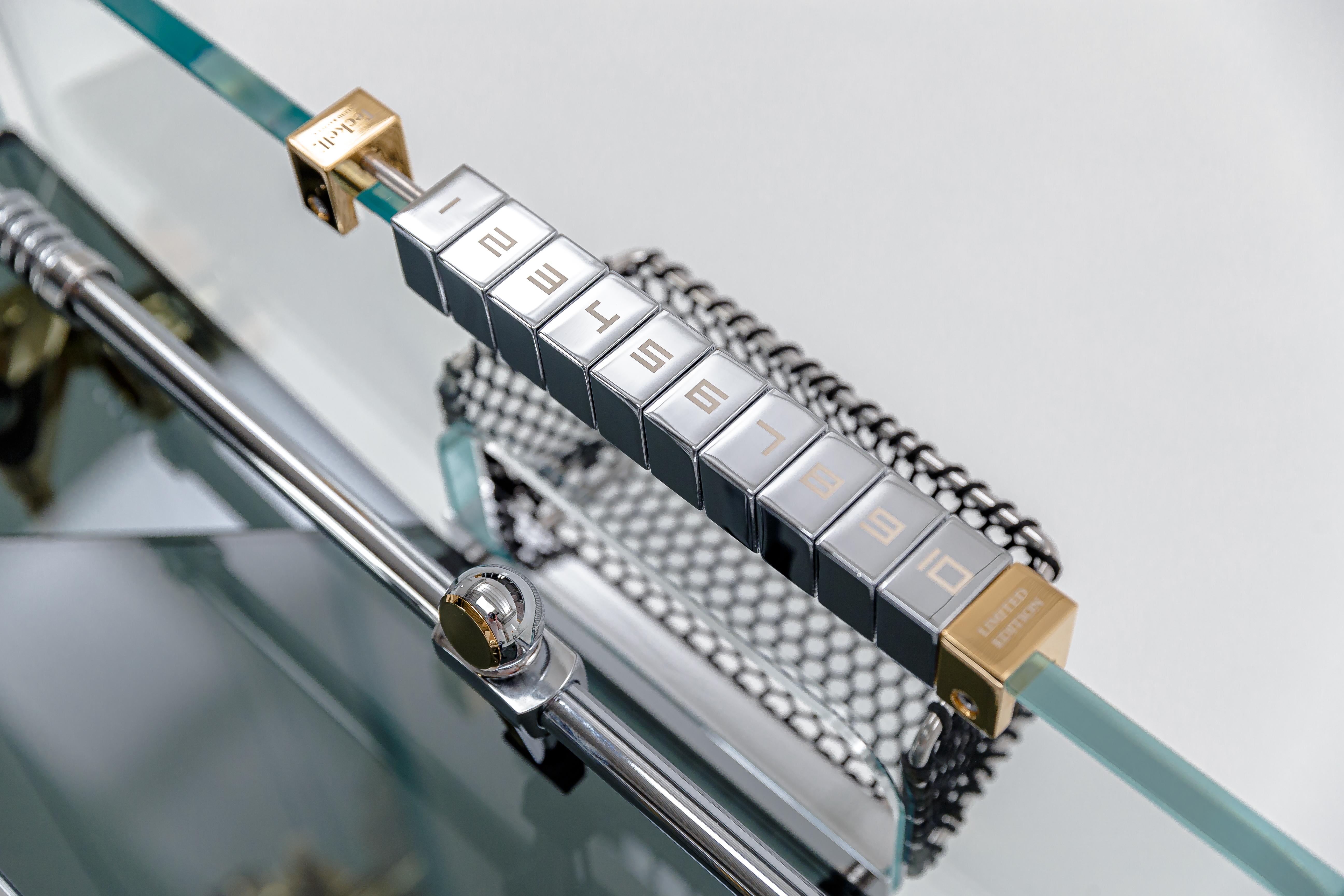 Table de baseball Cristallino en or à édition limitée avec terrain noir par Teckell en vente 15