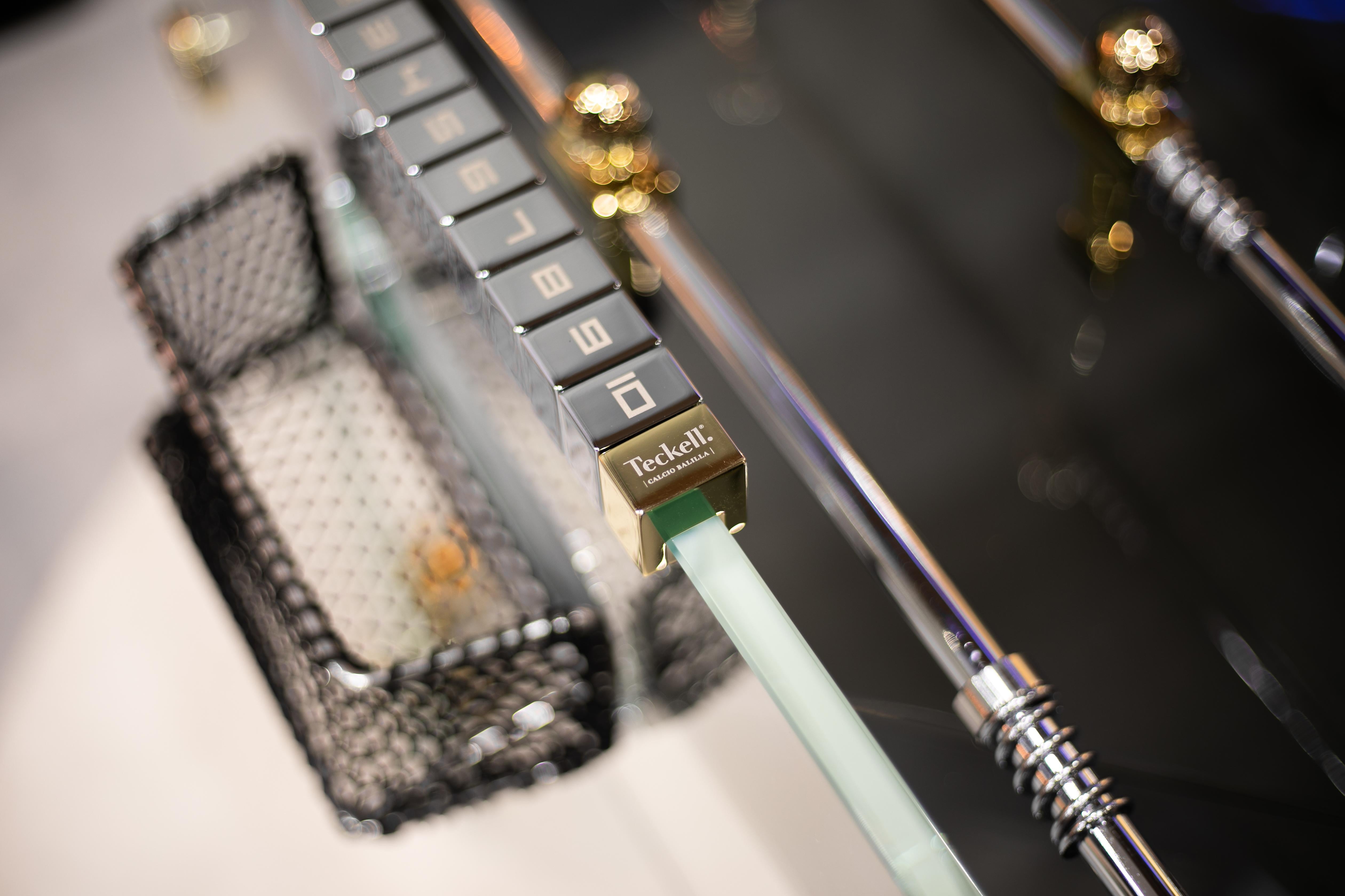 Table de baseball Cristallino en or à édition limitée avec terrain noir par Teckell en vente 4