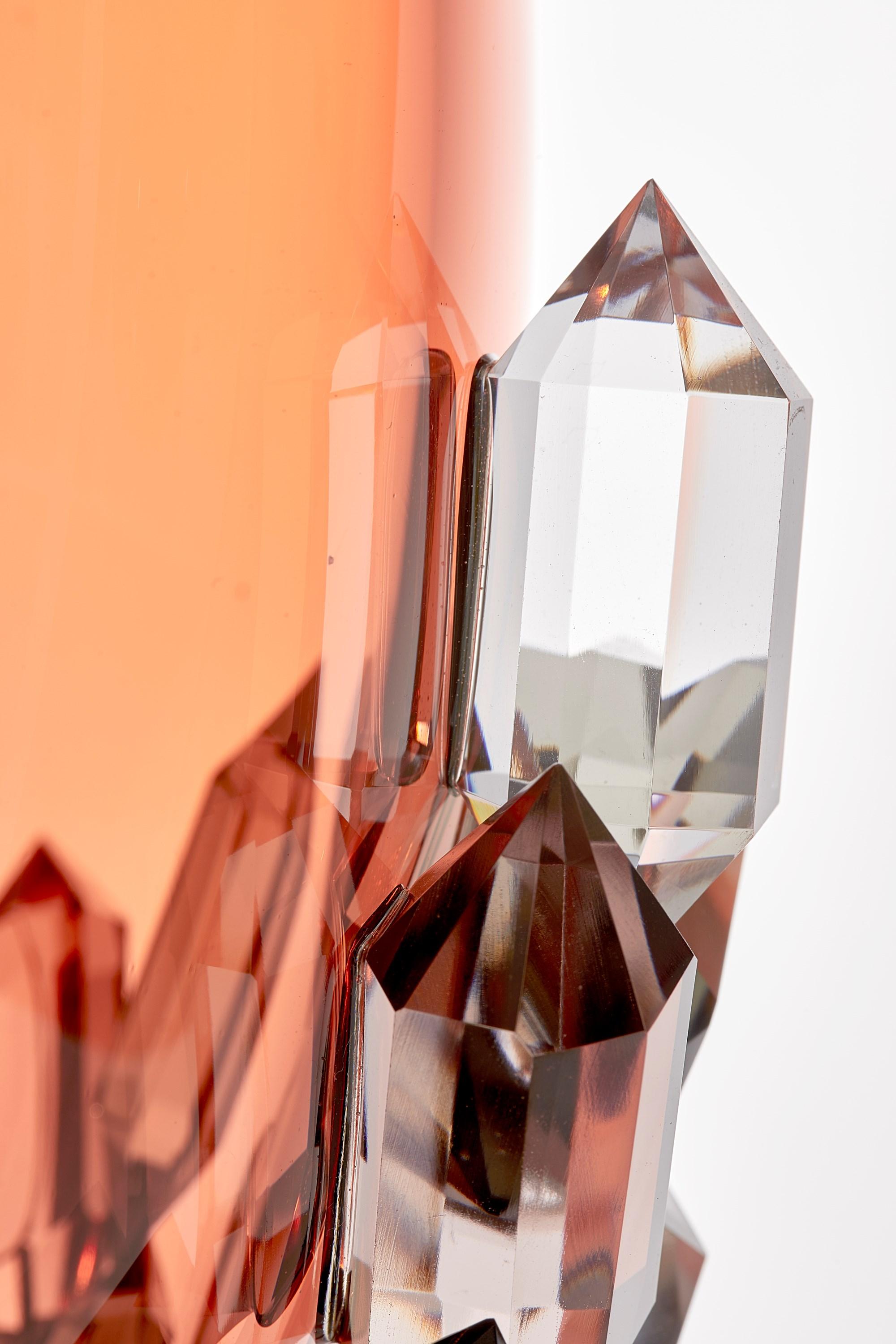 Vase Aurora Cristallized, un vase en verre pêche avec des cristaux taillés par Hanne Enemark en vente 1