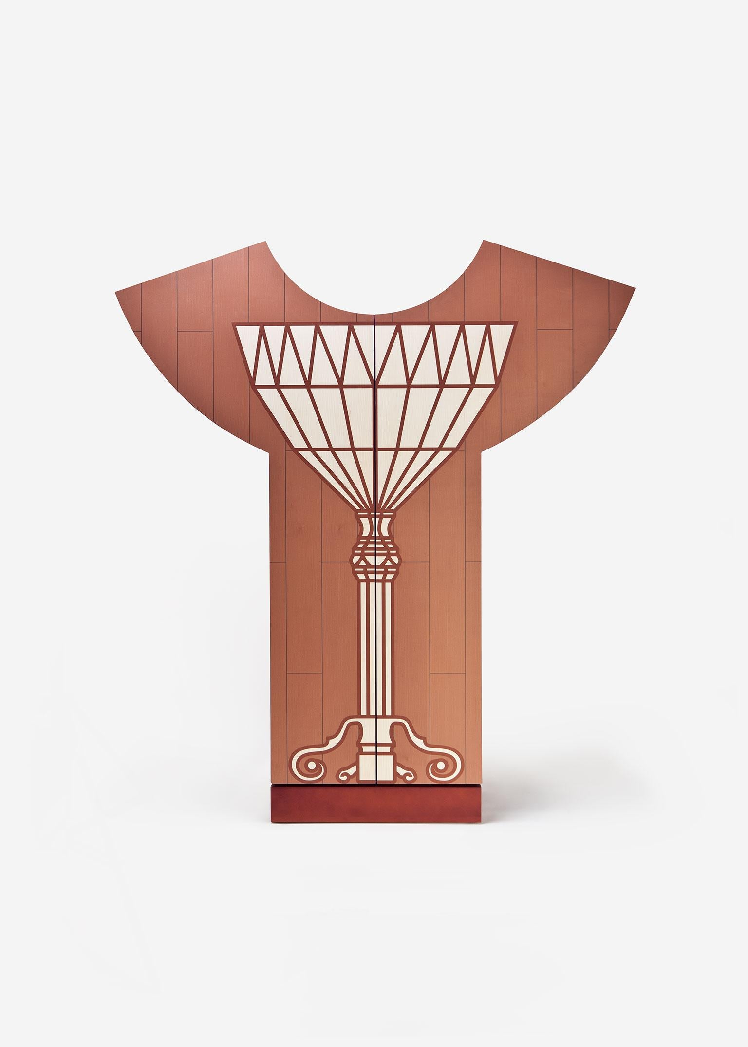 Der Schrank Cristallo, entworfen von Alessandro Mendini für BD Barcelona, ist Teil der Kollektion 2019. Der Charakter von Mendinis Design ist geprägt von seinem starken Interesse an der Vermischung verschiedener Kulturen und Ausdrucksformen. Dieses