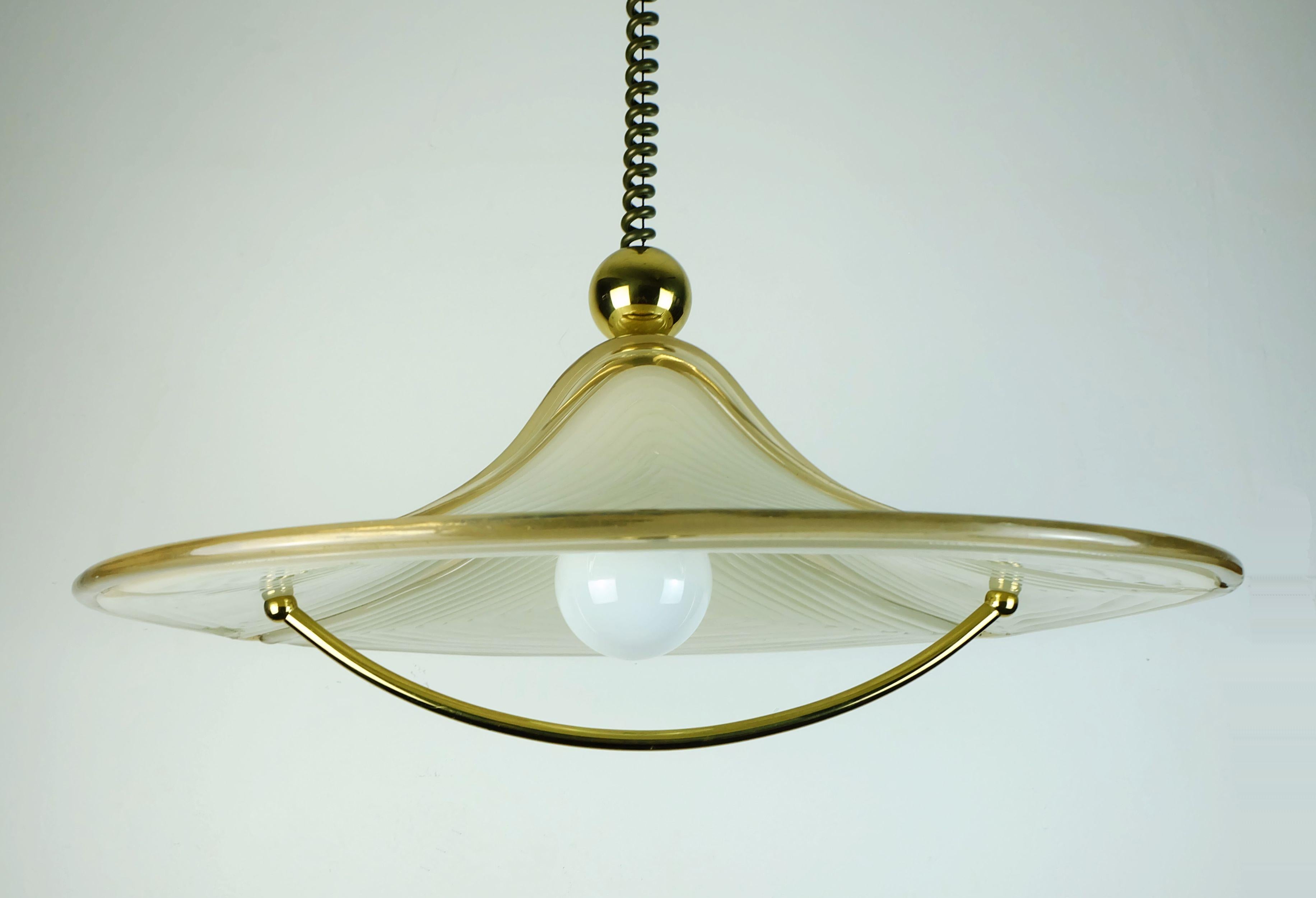 Mid-Century moderno cristallux hustadt vintage PENDANT LAMP acrilico e ottone anni '70 space age hangin in vendita