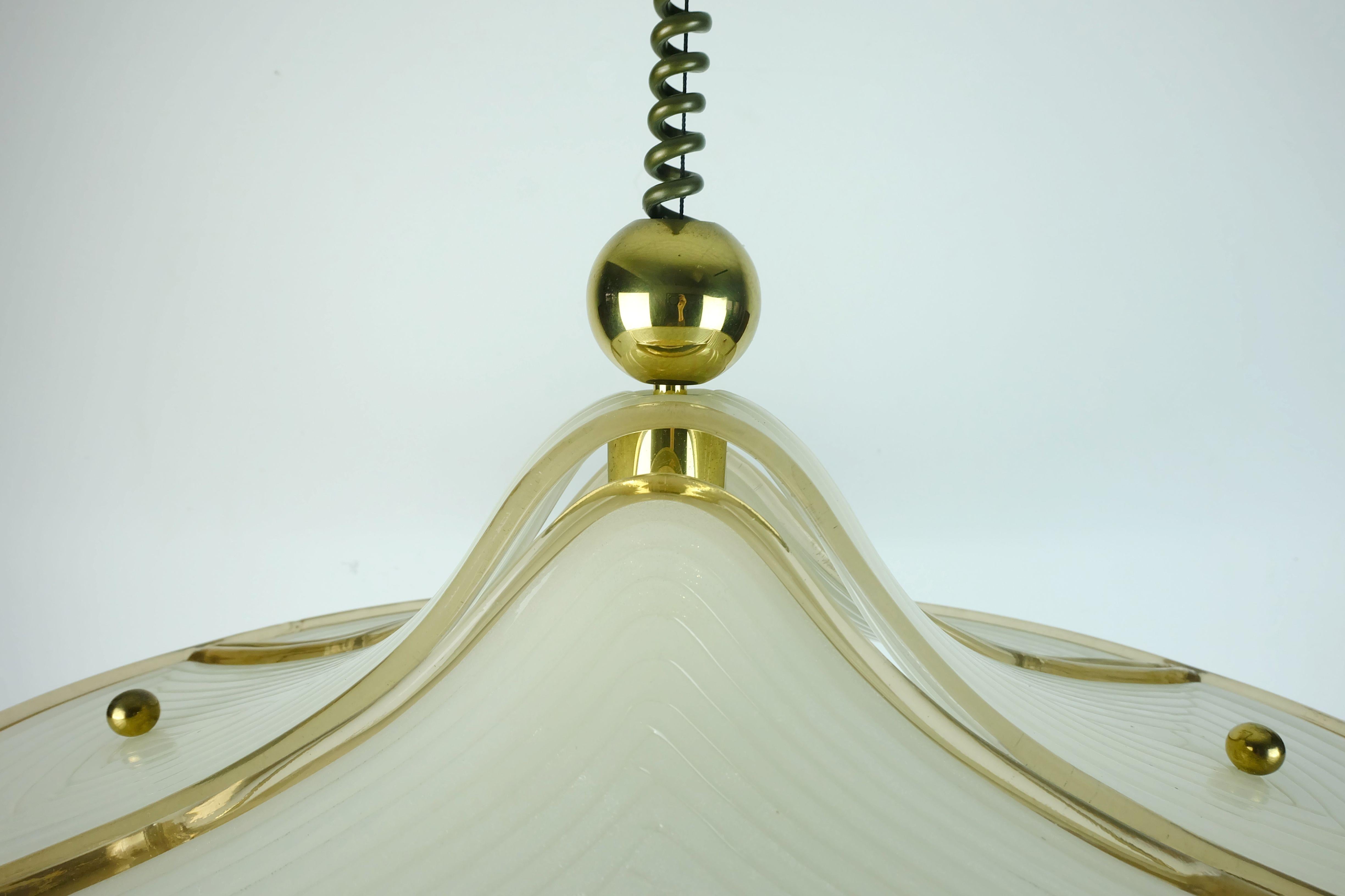 Fine XX secolo cristallux hustadt vintage PENDANT LAMP acrilico e ottone anni '70 space age hangin in vendita