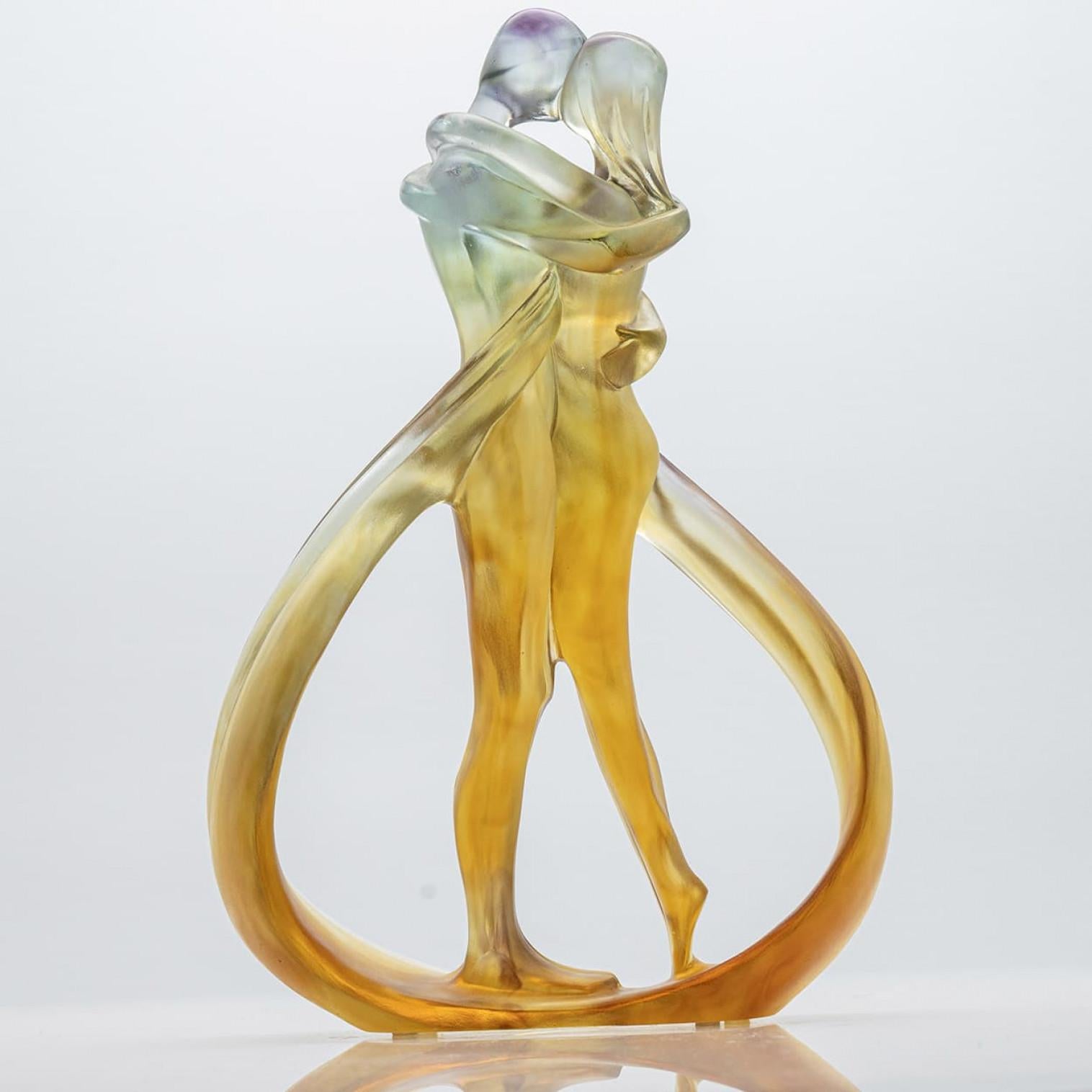 Il lusso al suo massimo, una coppia di ballerini in vetro di Cristellerie Lorraine per Baccarat, Francia.

La coppia - realizzata in vetro cristallo - è collegata da un bellissimo cerchio di vetro che circonda i ballerini. Una bellissima