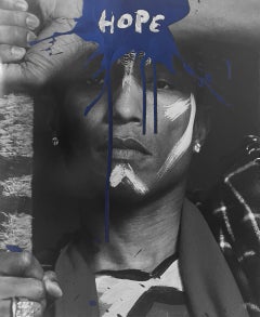 Set von 5 Kunstwerken, die von den Künstlern interveniert wurden. Aus der blauen Serie