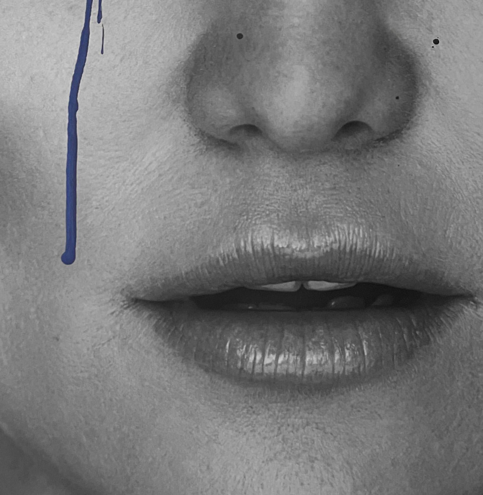 Anima - Kate Hudson. Ritratto Intervengono gli artisti. Dalla serie Blue - Black and White Photograph Grigio di Cristian Hunter