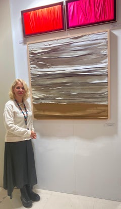 Collage contemporaneo, colore rosa fluo su nero. Incorniciato in oro