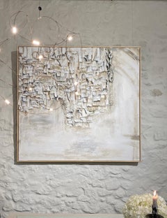 Zeitgenössische Mischungsmaterialien-Collage, Beige-, Grau-, Weiß- und Goldtöne. Gerahmt