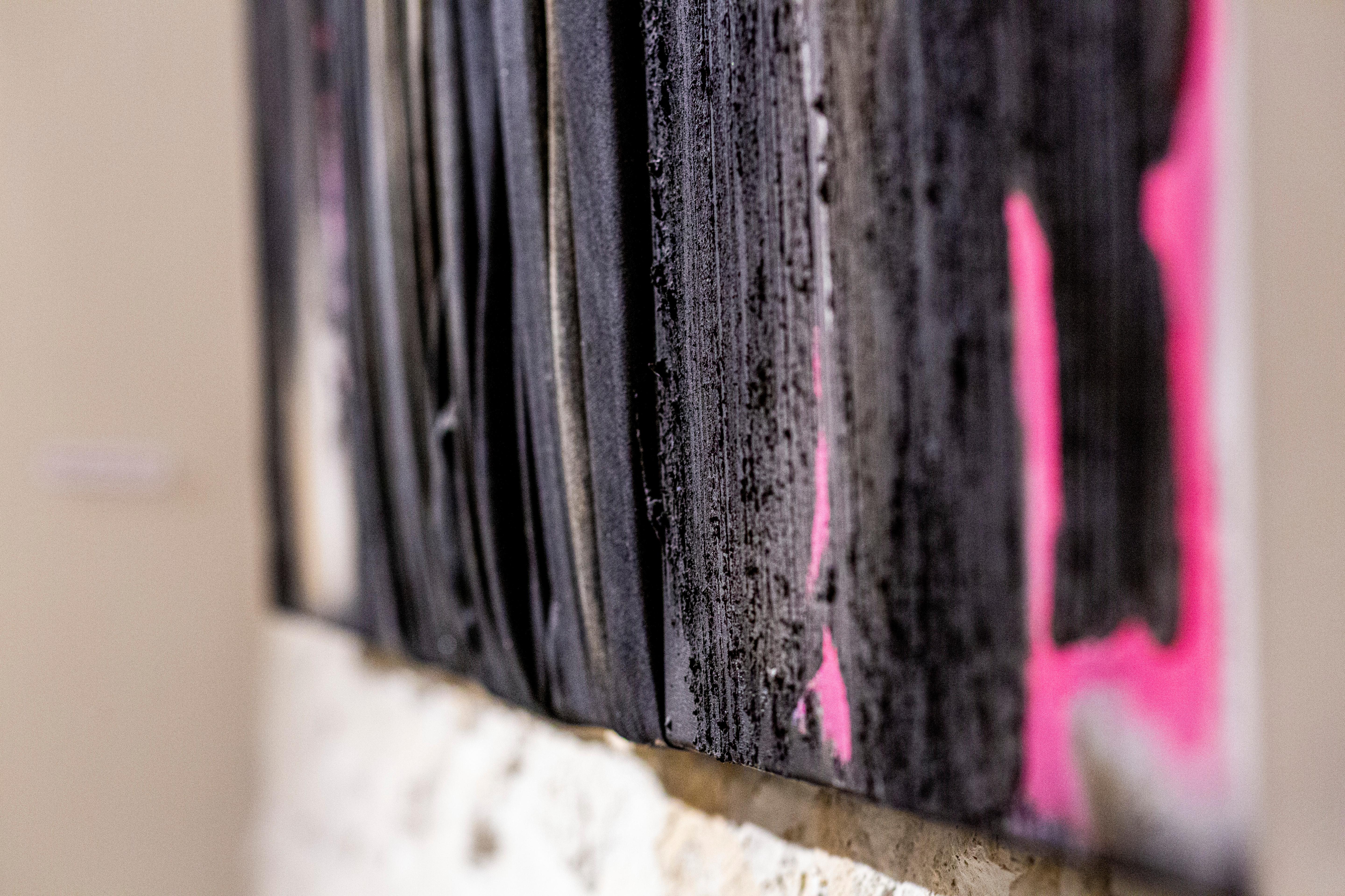 Díptico Contemporáneo Collage Abstracto Tejido Mixto, Color Negro, Rosa y Beige en venta 7