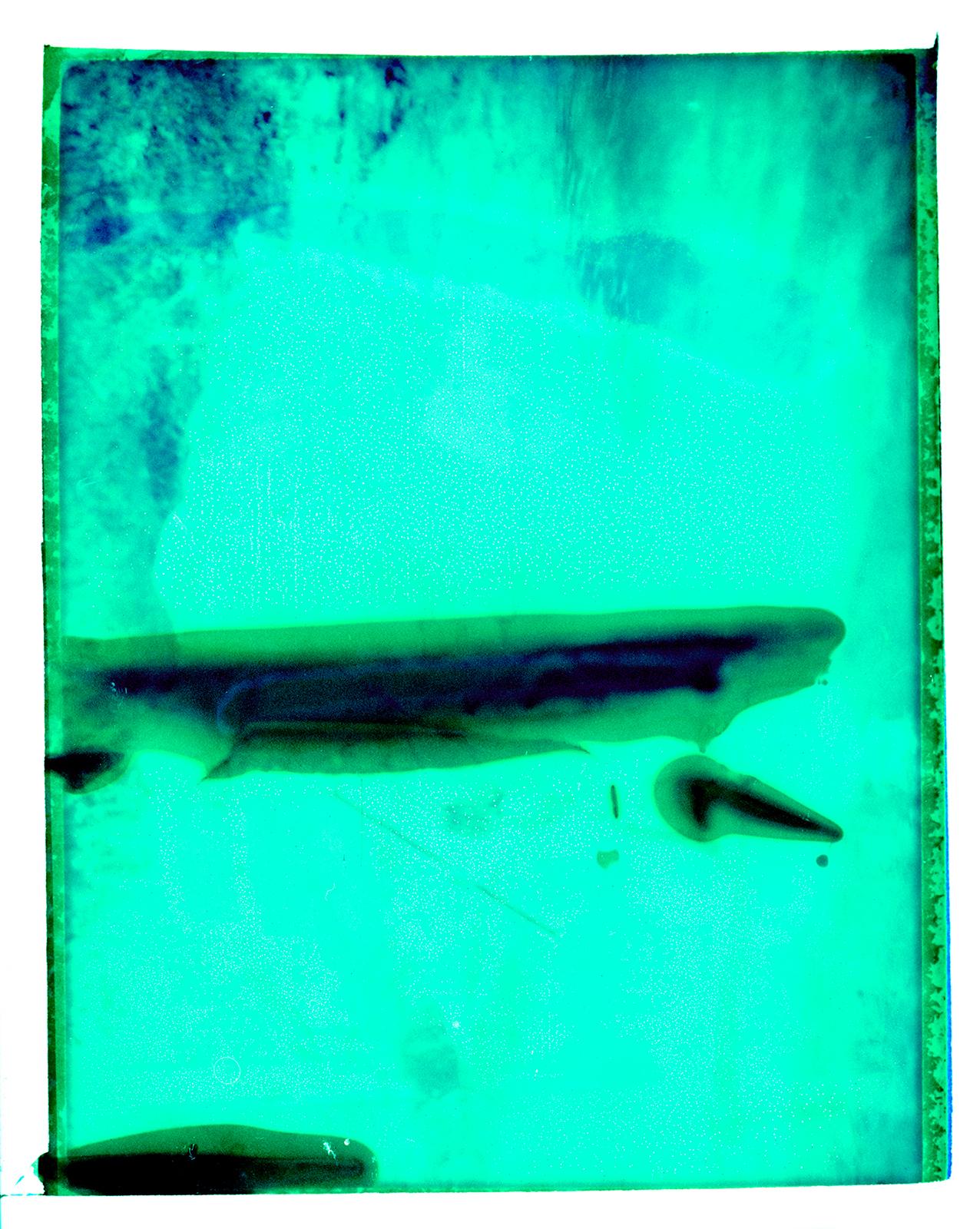 Cristina Fontsare Color Photograph – Abstrakte abstrakte 8 / Die Höhle der Wächter - Zeitgenössisch, Polaroid, 21. Jahrhundert, abstrakt