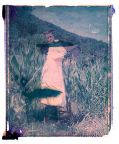 An Uncomfortable Bride - Contemporain, Polaroid, Photographie, abstrait