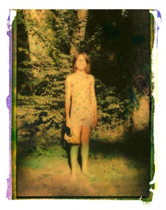 Junge mit Blumen - Contemporary, Polaroid, Fotografie, abstrakt