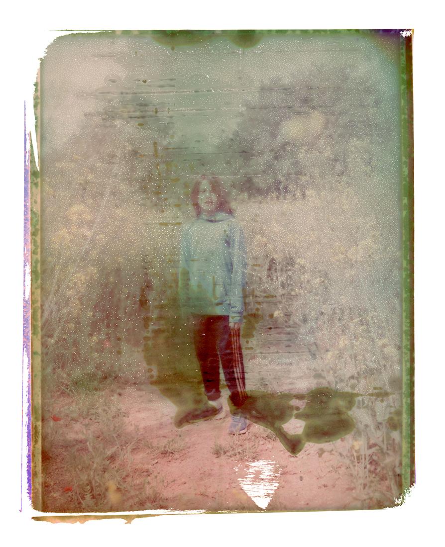 Figurative Photograph de Cristina Fontsare - Gil a los catorce años  - Contemporáneo, Polaroid, Fotografía, Infancia, abstracto
