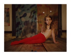 Kleiner roter Ameisen – Zeitgenössisch, Polaroid, Fotografie, Kindheit. 21. Jahrhundert