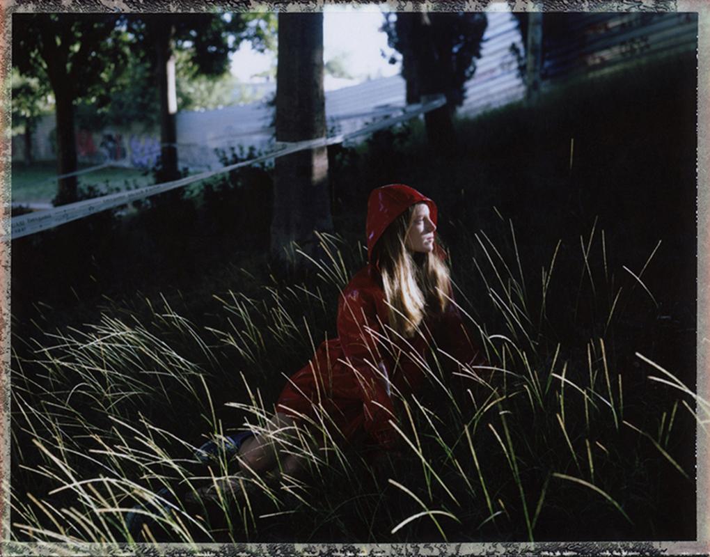Lucia a los 13 - Contemporánea, Polaroid, Fotografía, Juventud, Siglo XXI, Color