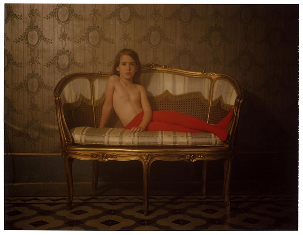 Cristina Fontsare Color Photograph – Sirene  Zeitgenössisches, Polaroid, Fotografie, Kindheit. 21. Jahrhundert