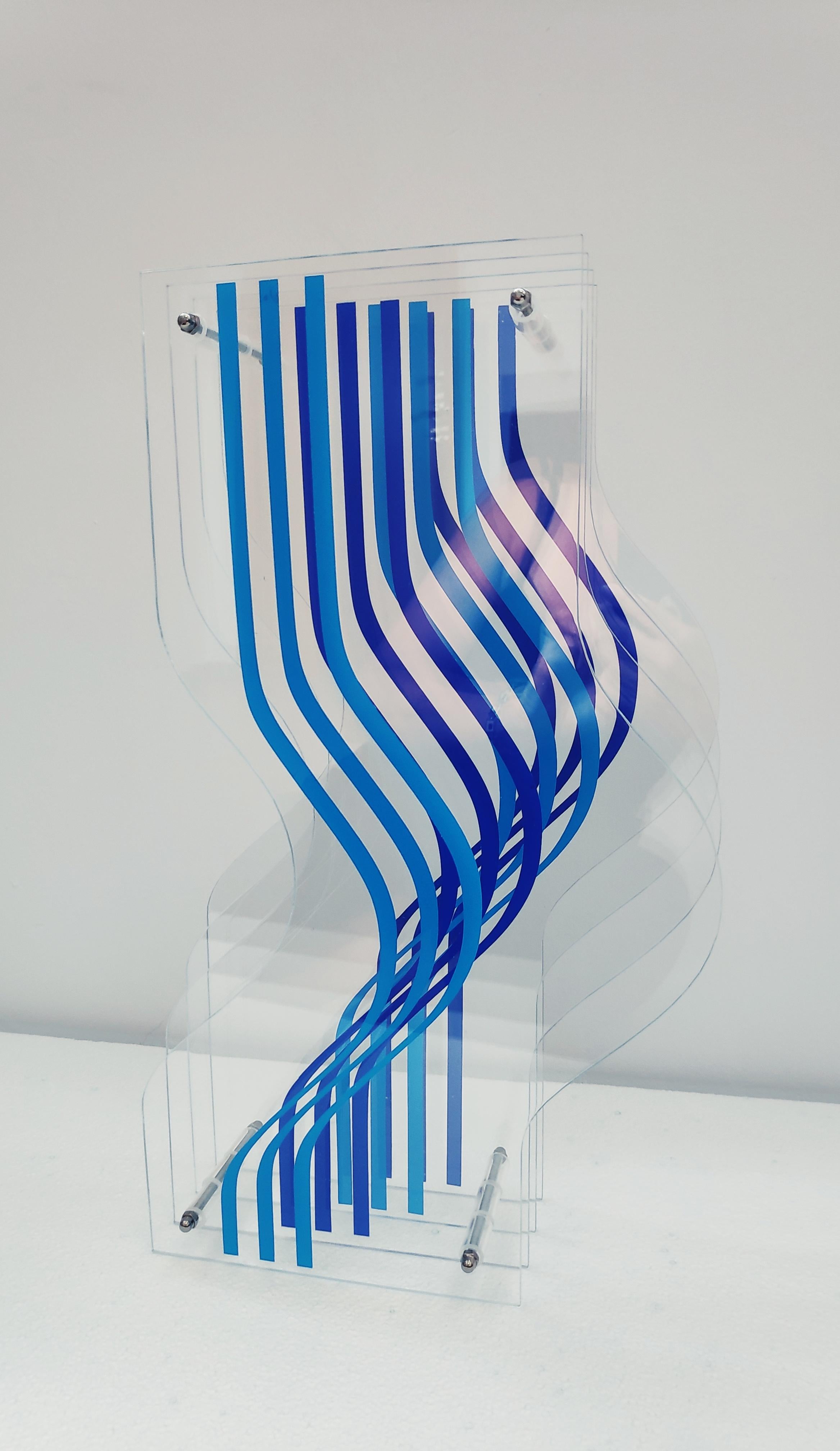 Cristina Ghetti Abstract Sculpture - Blue contorsion, (Methacrylate)