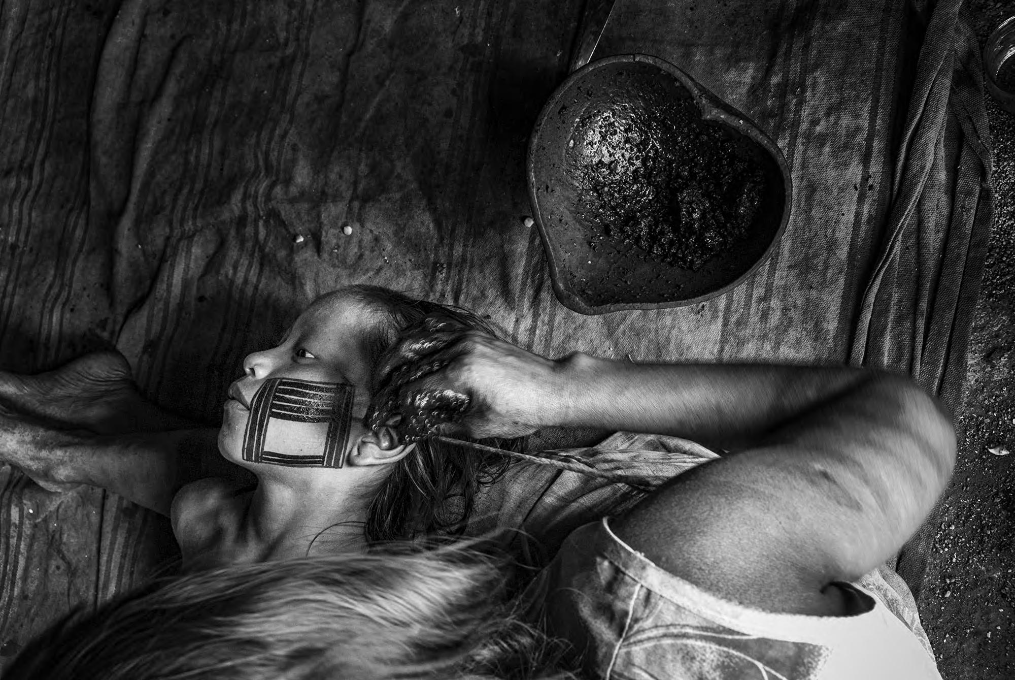 Cristina Mittermeier Black and White Photograph – Genipapo