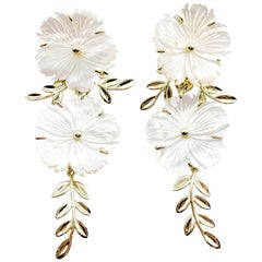 Cristina Sabatini Perlmutt-Ohrringe aus 18 Karat Gold und Sterlingsilber mit Blumen