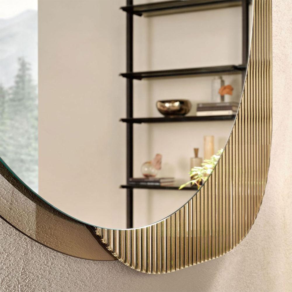 italien Miroir rond Cristo en verre bronzé en vente