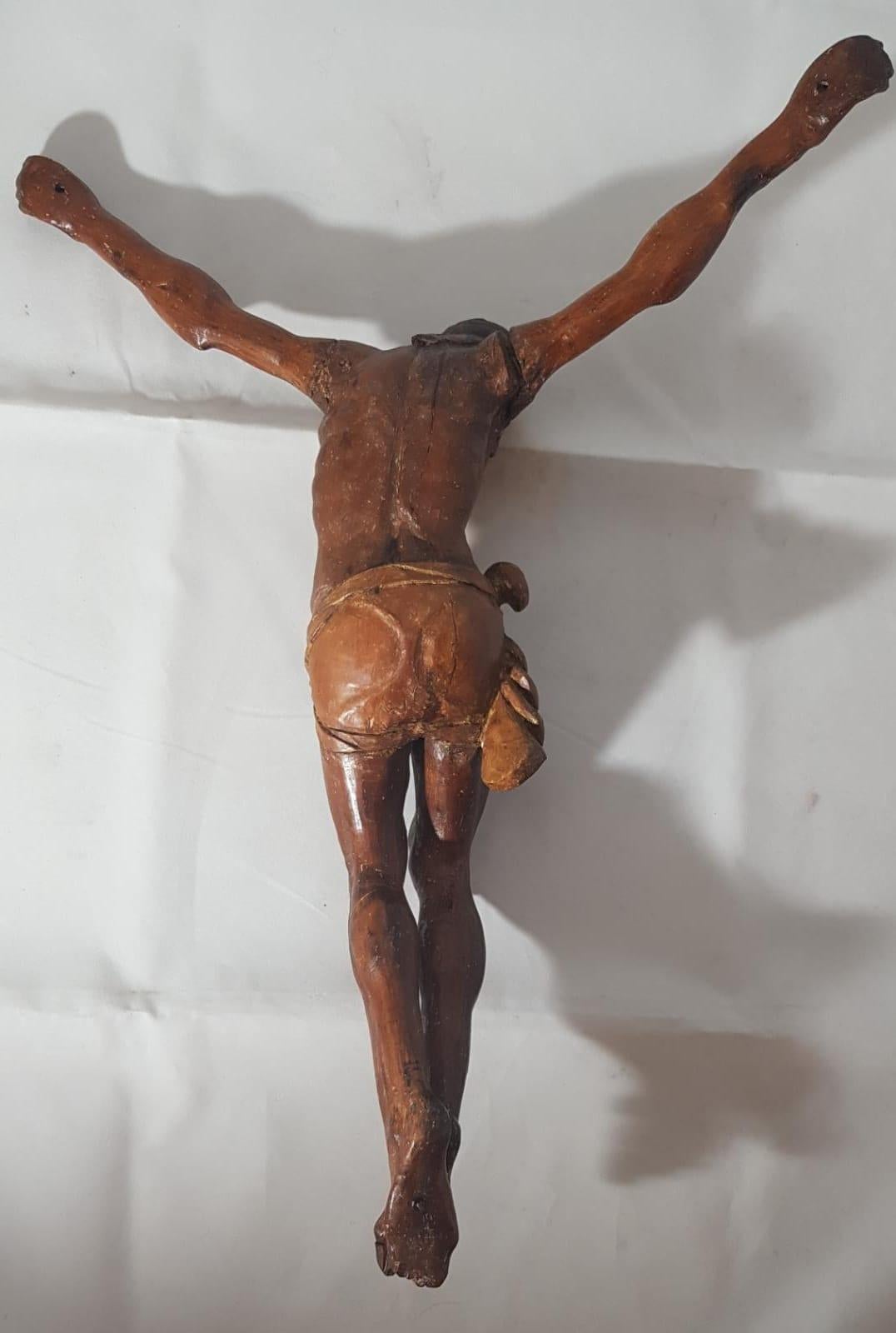 Christ crucifié en buis et pagne doré en vente 3