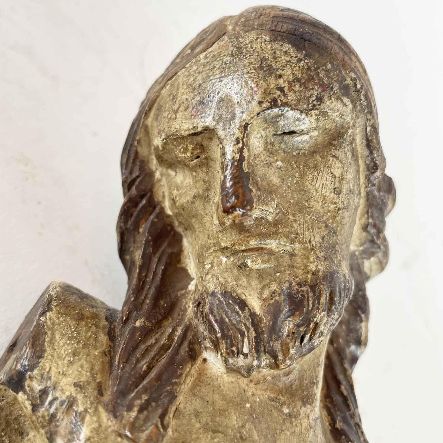 Italian Christ en croix Sculpture religieuse italienne sculptée et laquée 18e siècle en vente
