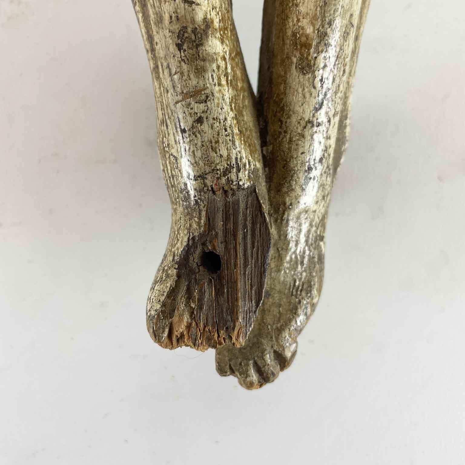 Sculpté à la main Christ en croix Sculpture religieuse italienne sculptée et laquée 18e siècle en vente
