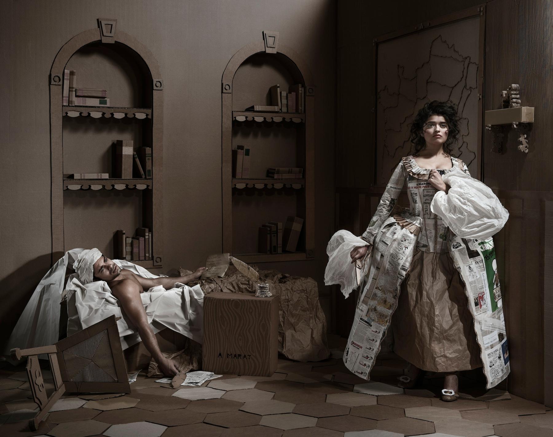 Cristobal Valecillos Figurative Photograph – Der Tod des Marat