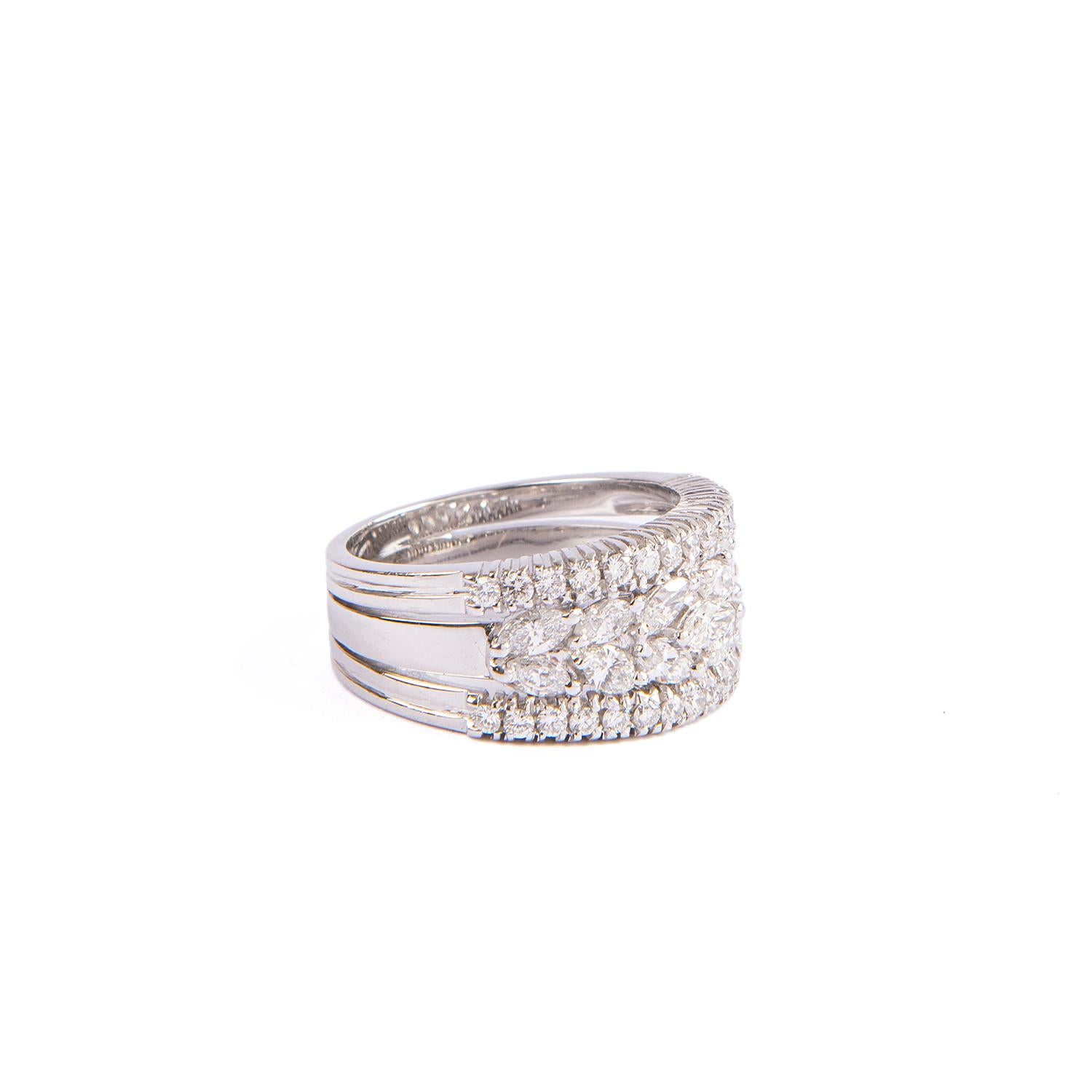 Contemporain Bague à anneau en or blanc 18 carats avec diamant navette de 1,10 carat de Crivelli en vente