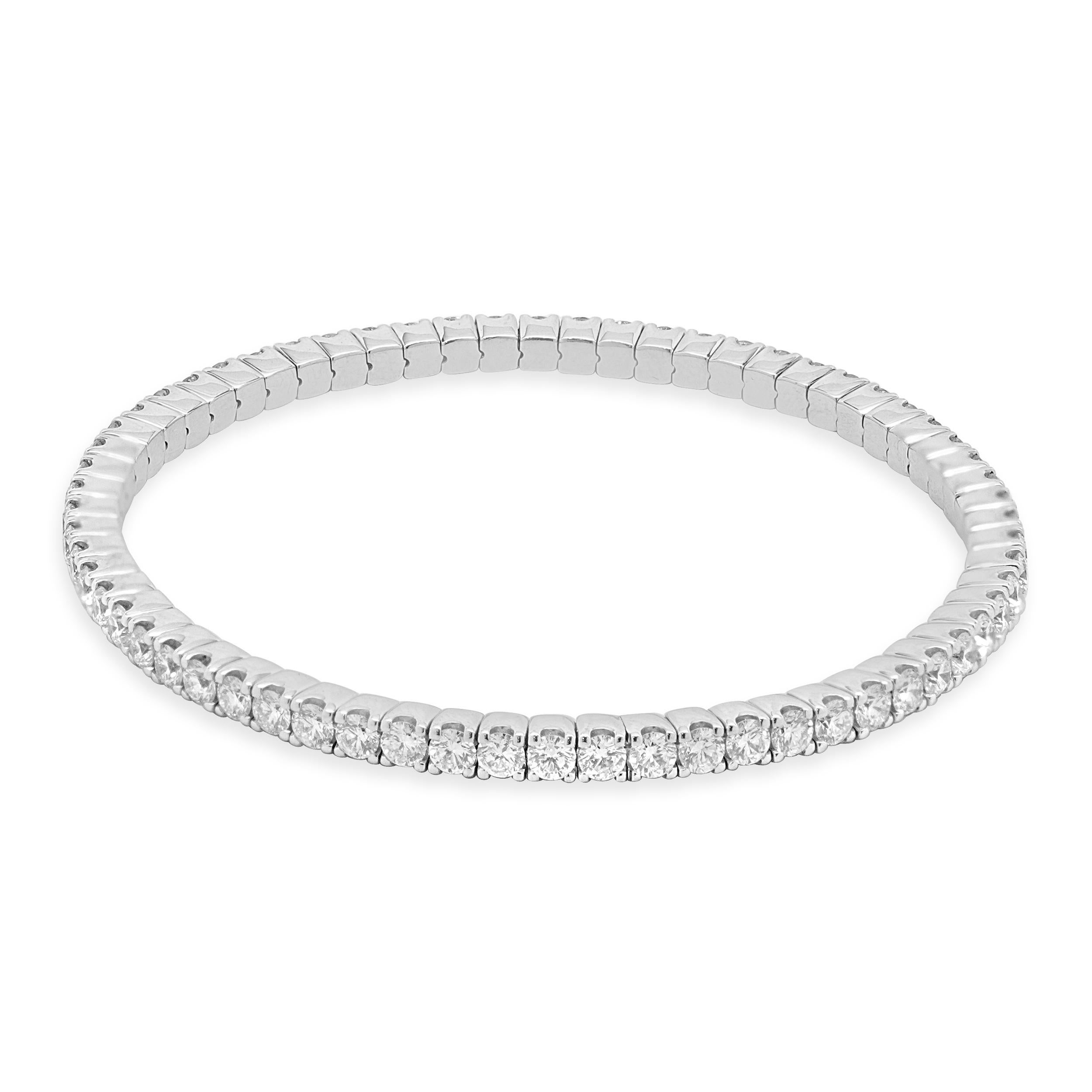 Designer : Crivelli
Matériau : Or blanc 18K
Diamant : 64 diamants ronds de taille brillant = 5,80cttw
Couleur : G
Clarté : VS1-2
Poids : 16,30 grammes
