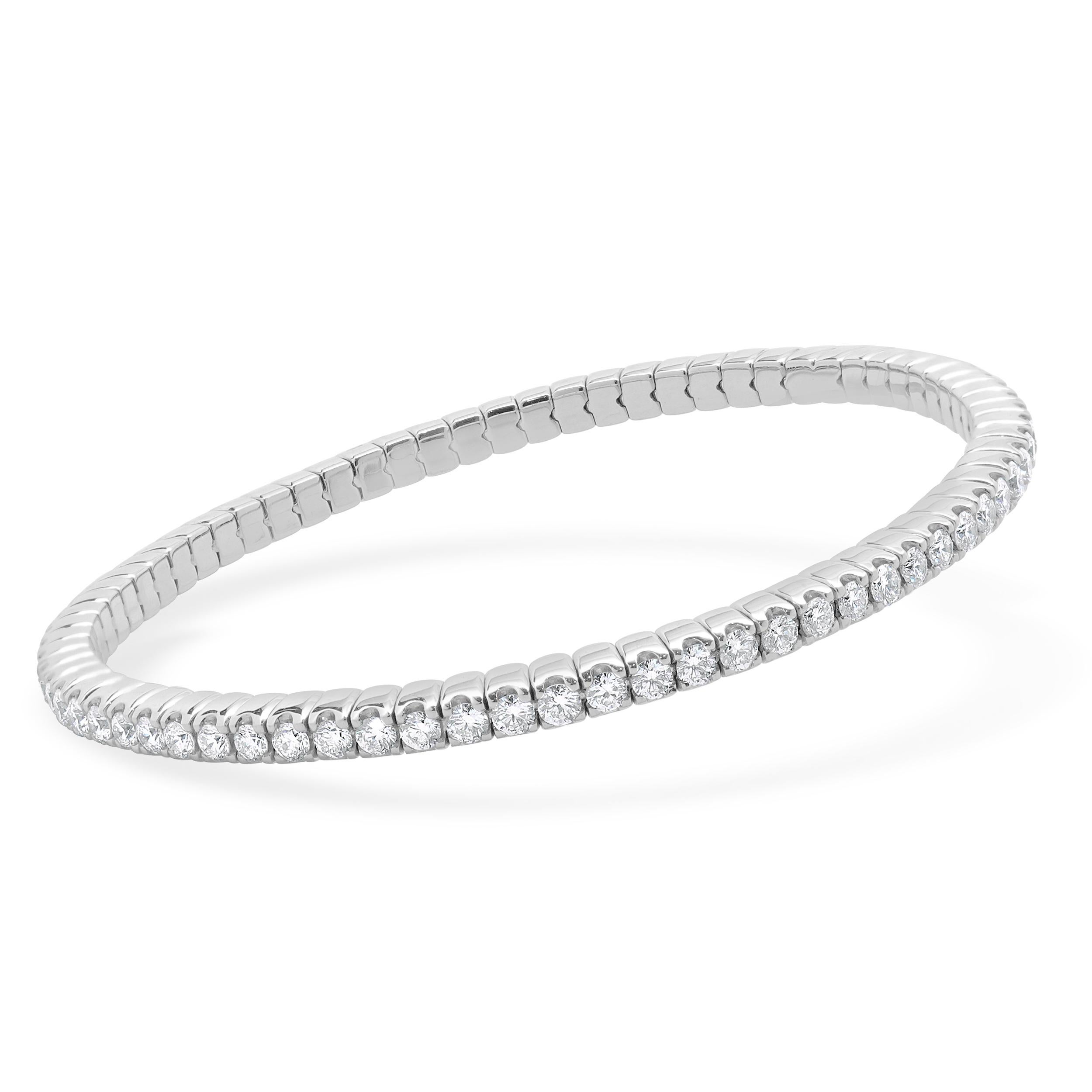 Designer : Crivelli
Matériau : Or blanc 18K
Diamant : 73 diamants ronds de taille brillant = 3.00cttw
Couleur : H
Clarté : SI1
Poids : 14,21 grammes
