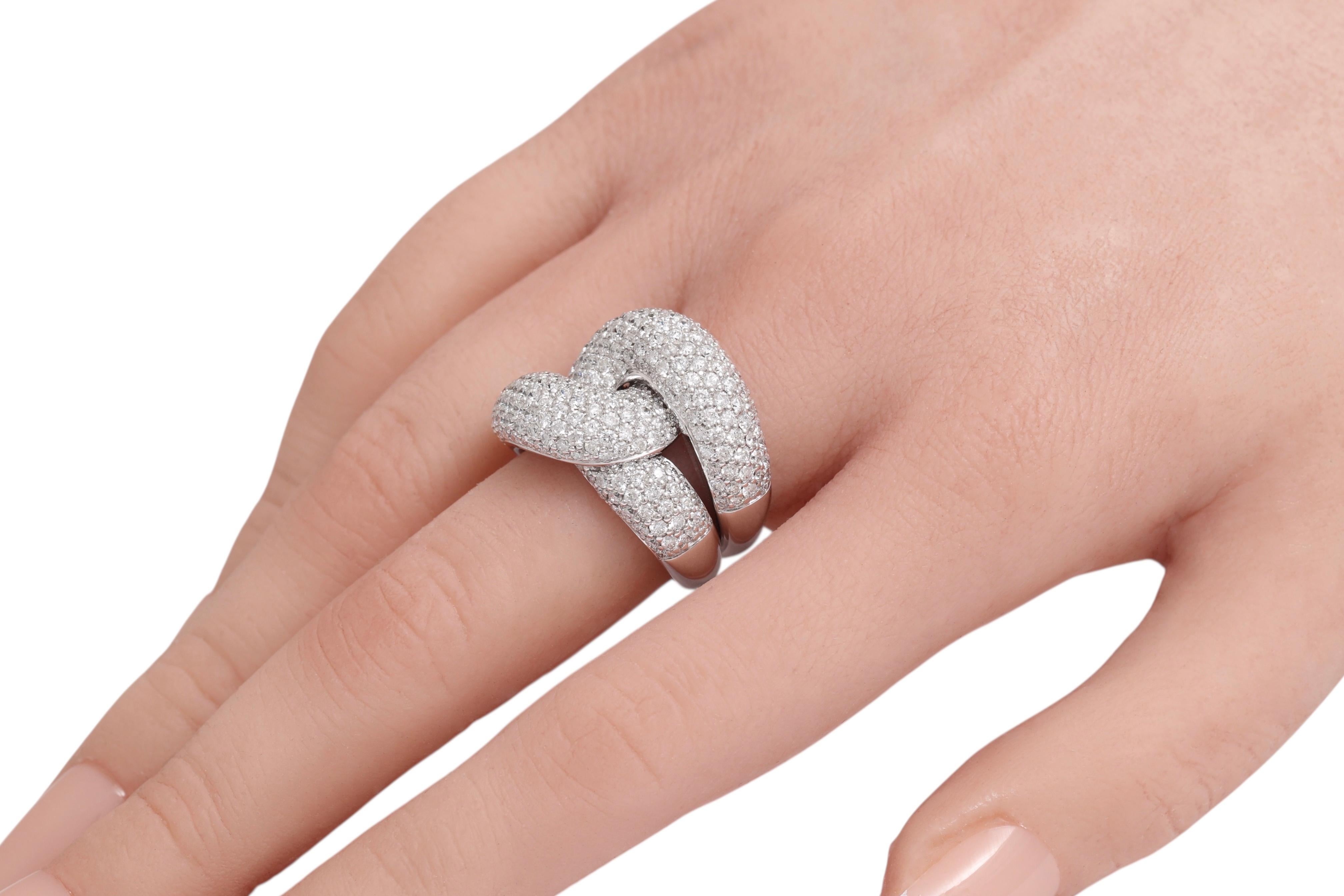 Crivelli Anillo de Diamantes con Nudo Moderno en Pavé Completo de Oro Blanco de 18 Kt en venta 7