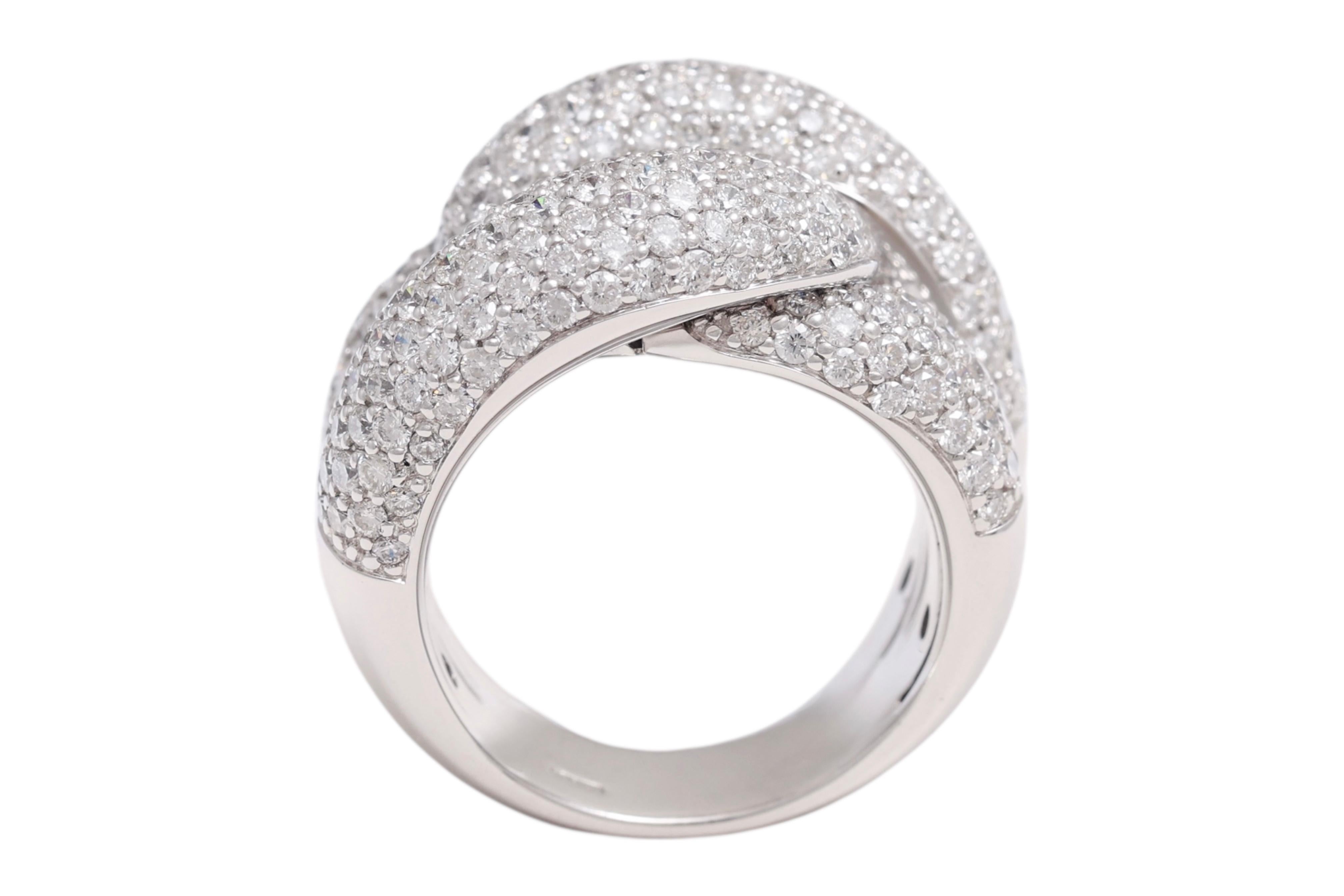 Crivelli Anillo de Diamantes con Nudo Moderno en Pavé Completo de Oro Blanco de 18 Kt en venta 2