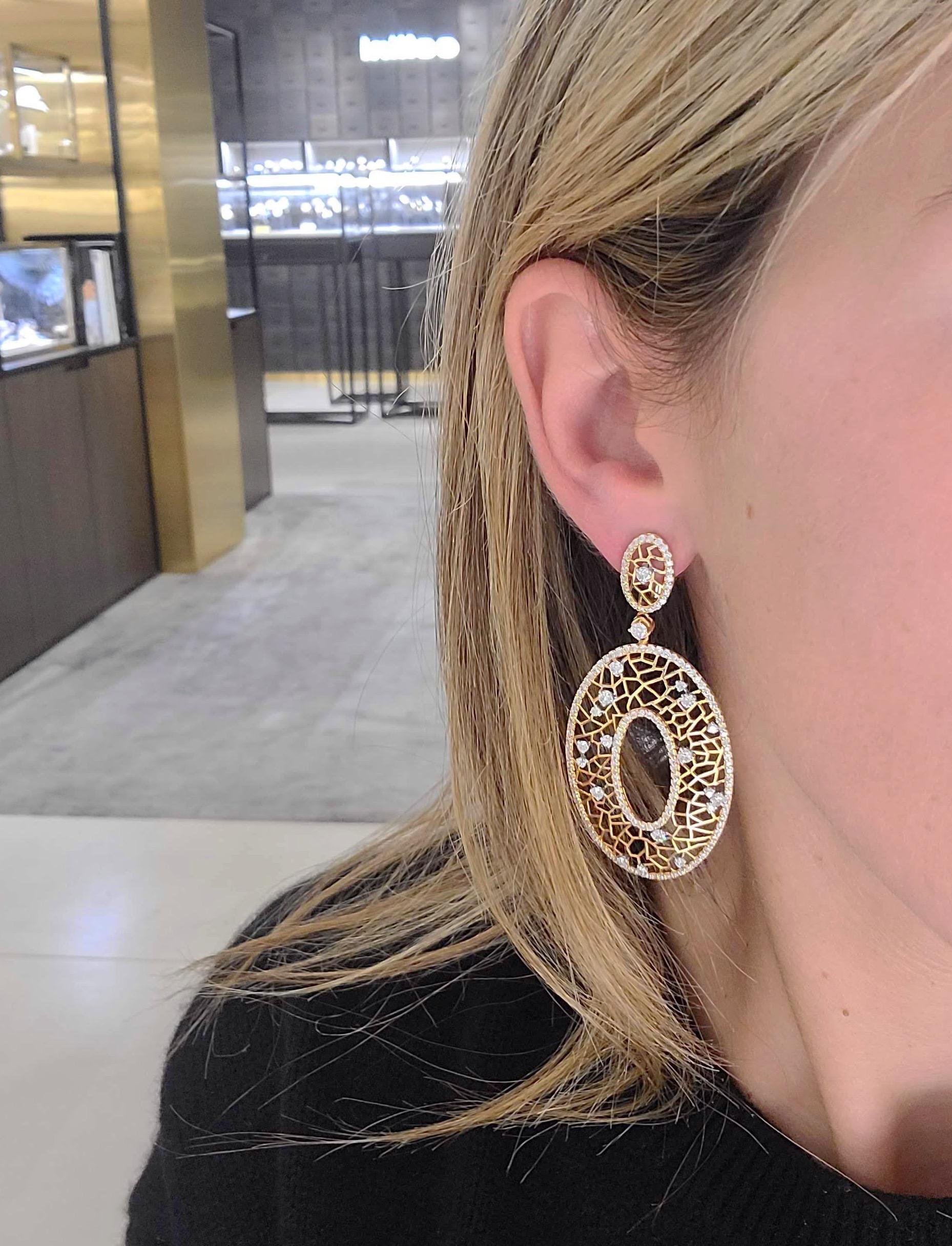 Crivelli 18 Karat Roségold Ovaler Anhänger Tropfenohrringe mit 4::91 Karat Diamanten (Moderne)
