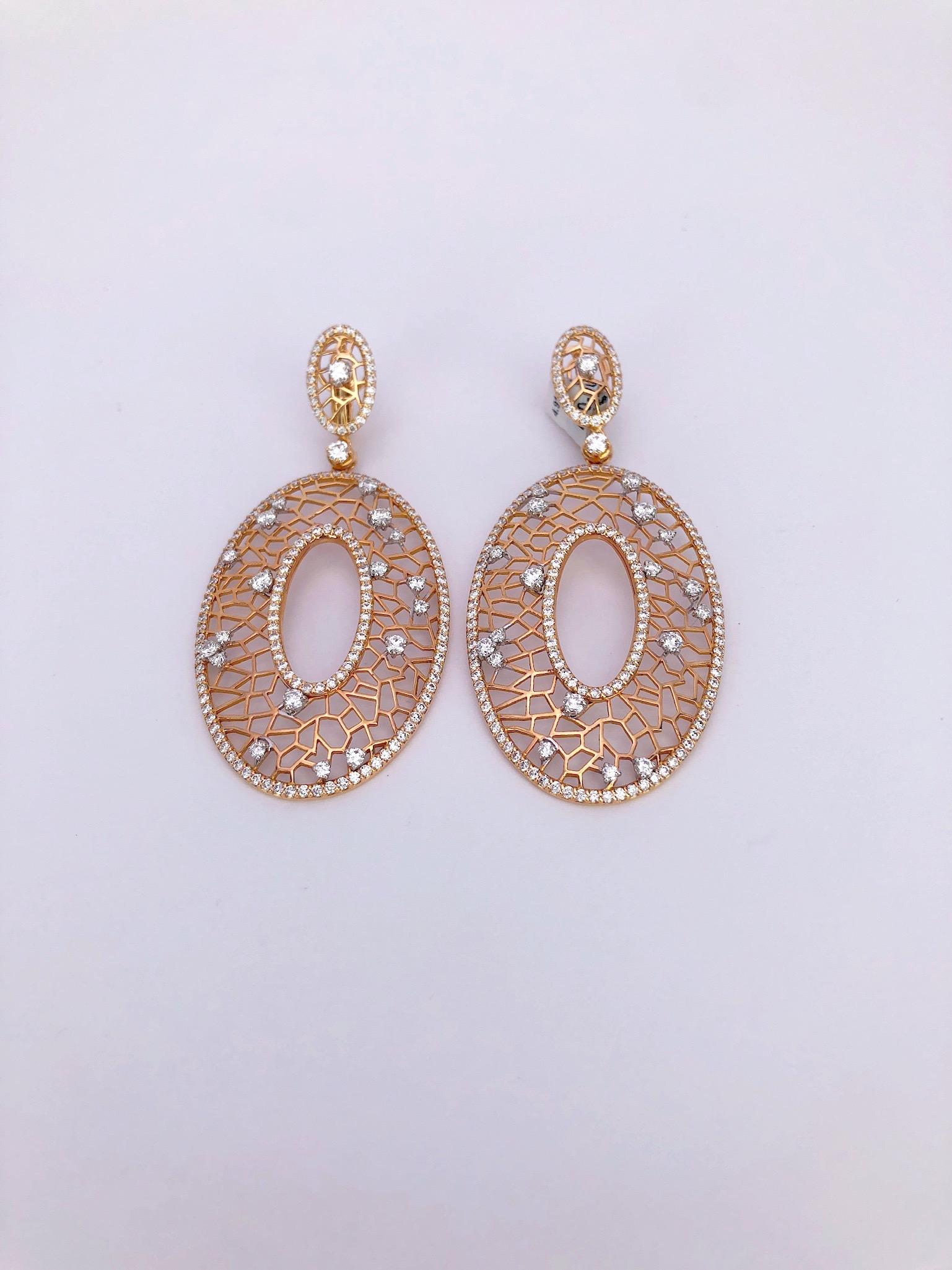 Crivelli 18 Karat Roségold Ovaler Anhänger Tropfenohrringe mit 4::91 Karat Diamanten (Rundschliff)