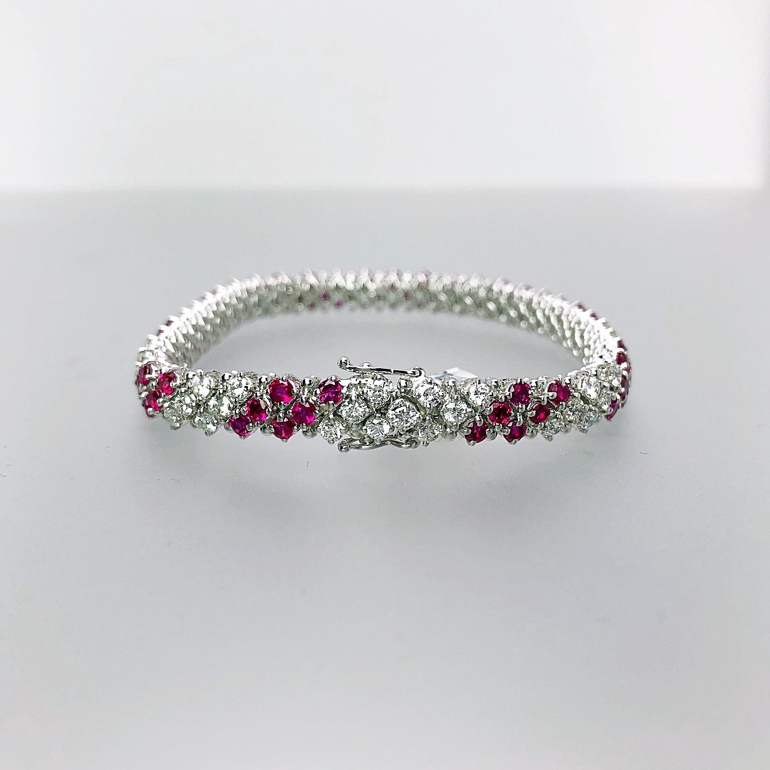 Moderne Bracelet Crivelli en or blanc 18 carats, rubis de 4,96 carats et diamants de 3,08 carats en vente