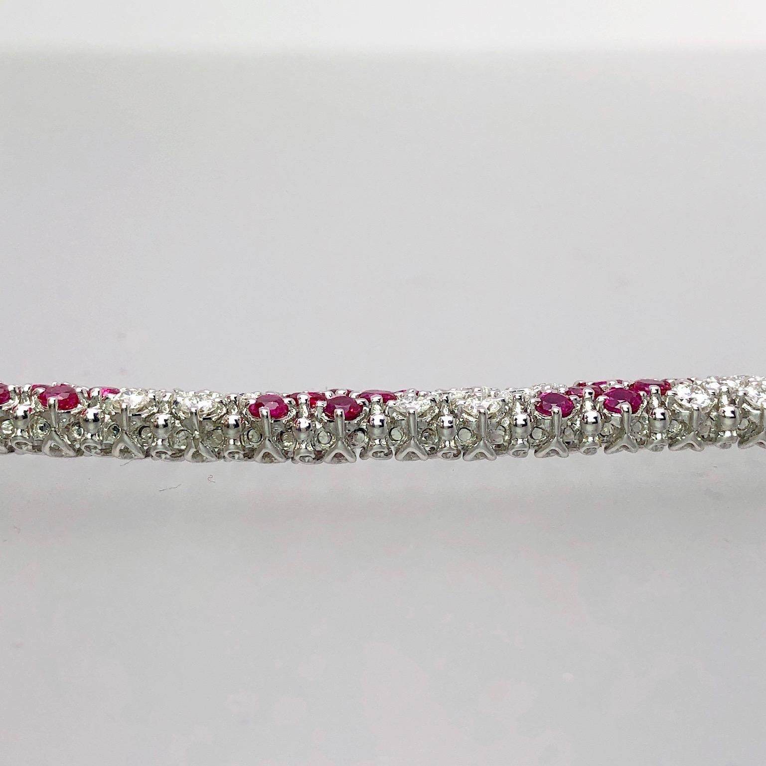Taille ronde Bracelet Crivelli en or blanc 18 carats, rubis de 4,96 carats et diamants de 3,08 carats en vente