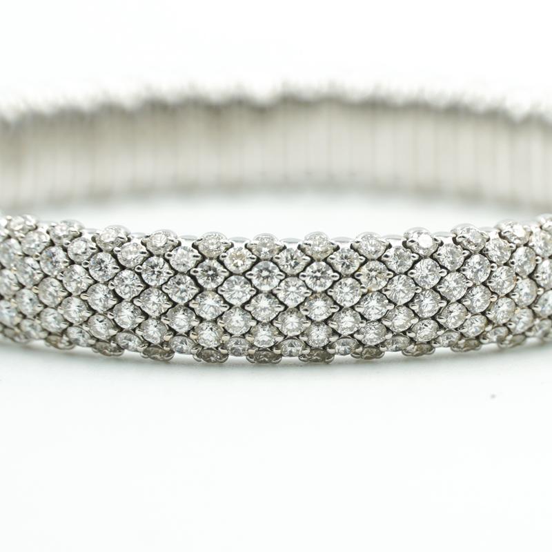 Crivelli Diamant-Pavé- Stretch-Armband aus 18 Karat Weißgold mit 10,7 Karat Diamanten (Rundschliff)