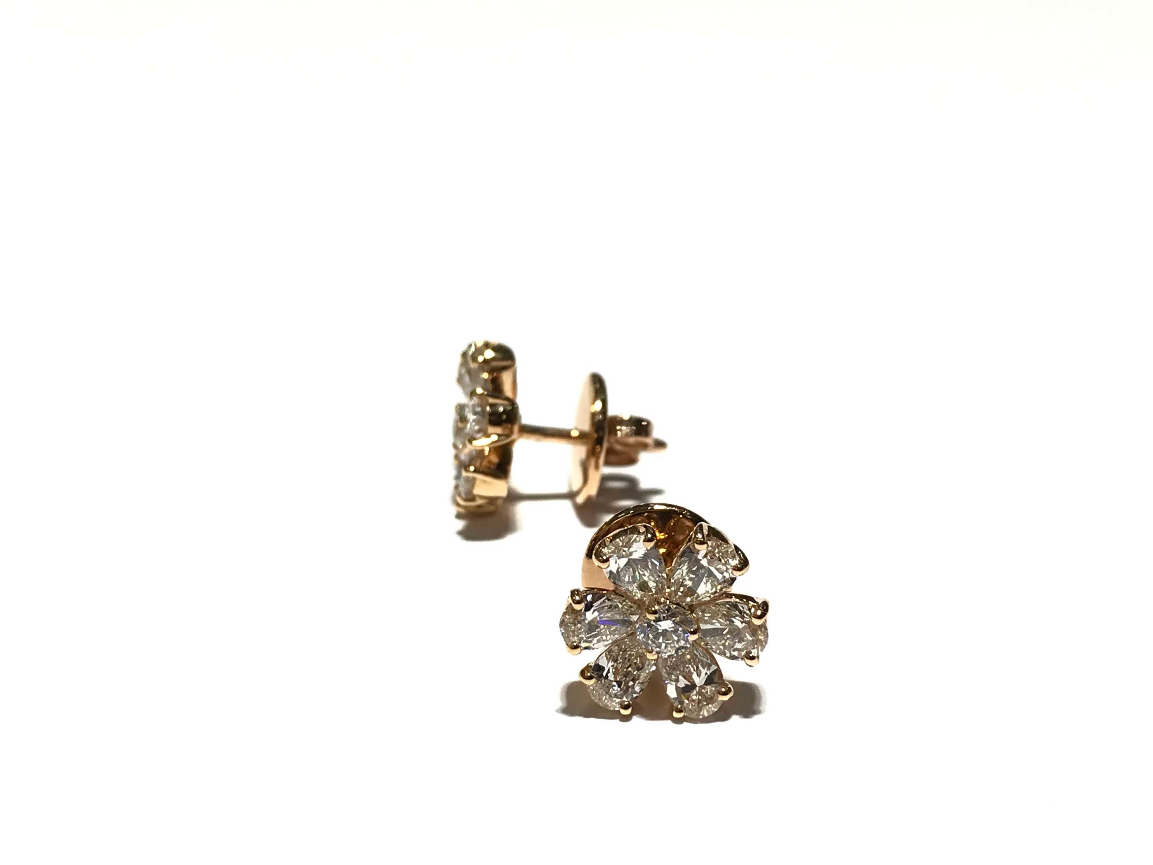 Crivelli Flower Diamond Earrings Set in 18 Karat Pink Gold with White Diamonds In New Condition For Sale In Toronto, Ontario