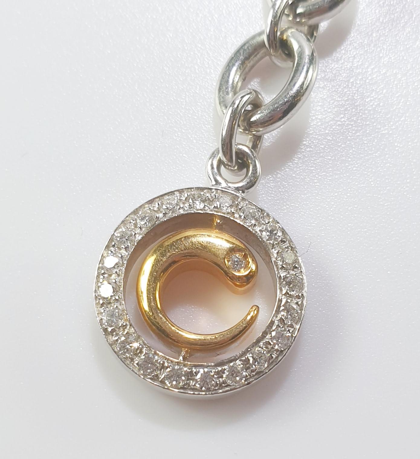 Bracelet à breloques Crivelli Lock en or blanc 18 carats et diamants blancs et noirs en vente 2