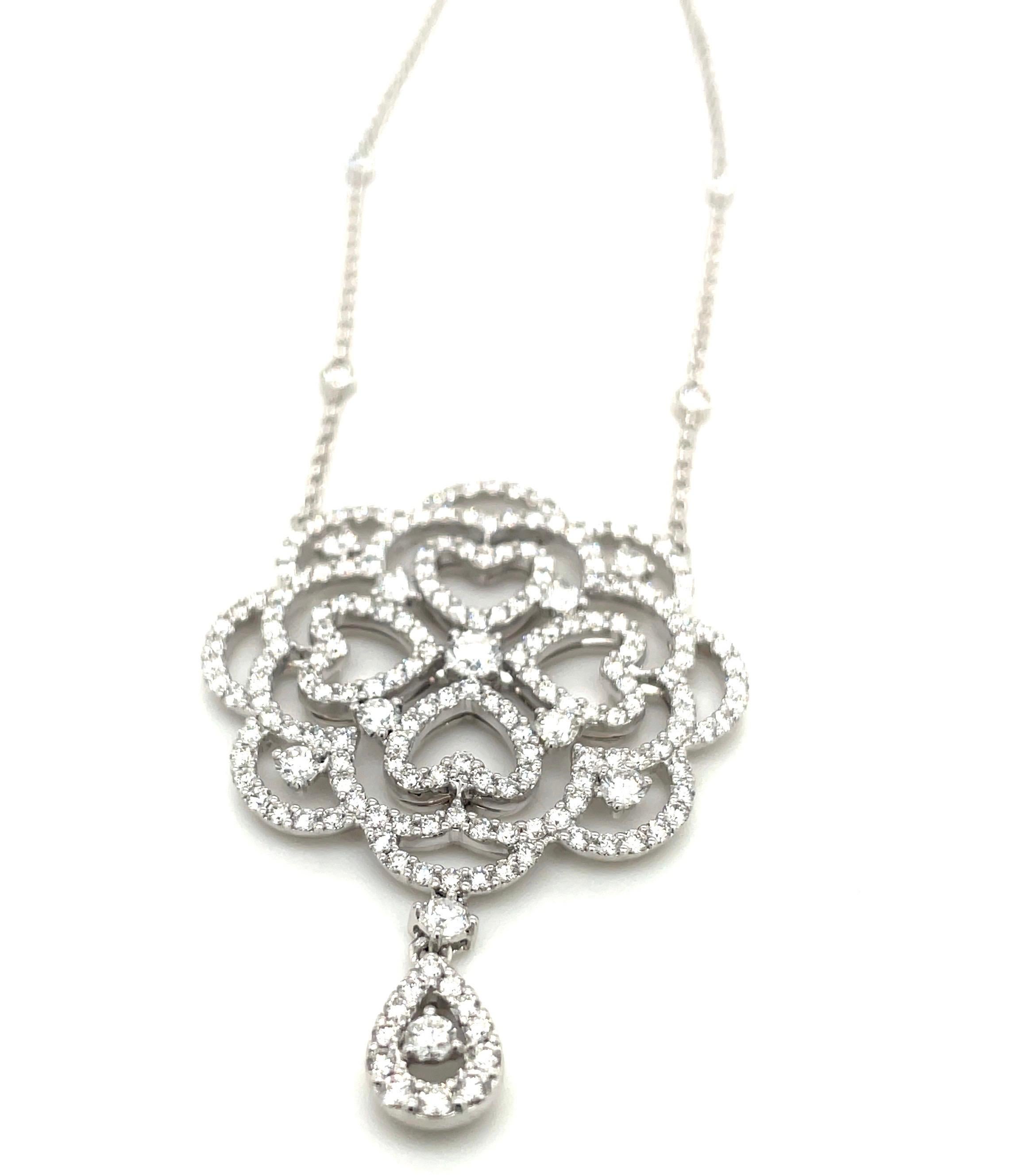 Crivelli Open Work 2,75Ct. Ciondolo con motivo a cuore di diamanti in oro bianco 18KT In condizioni Nuovo in vendita a New York, NY