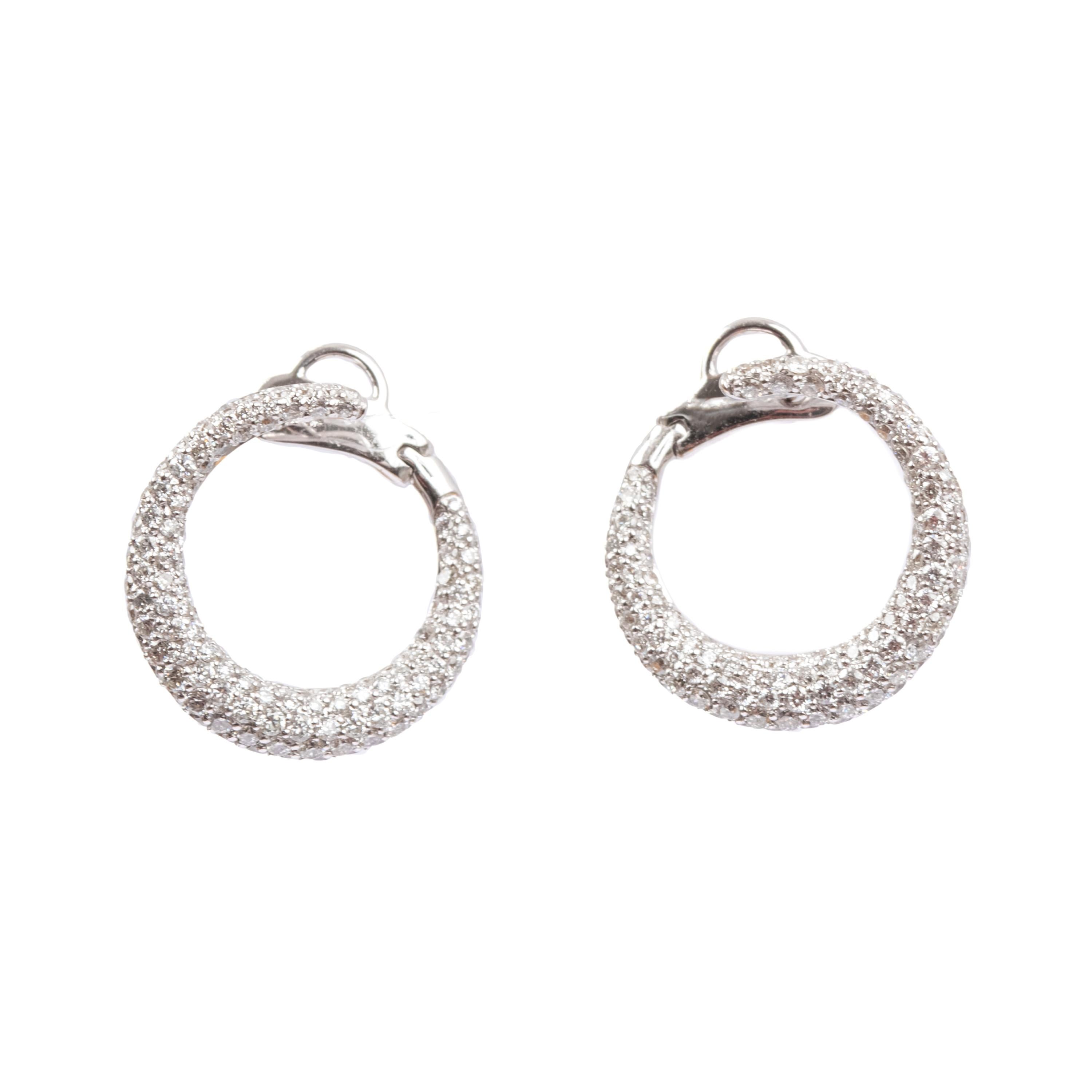 A fabulous Crivelli set of chic diamond hoop earrings with 2.11 of round brilliant cut diamonds.

2.11 carats of white brilliants cut diamonds F/G color, set  outside the hoop for maximum sparkle!