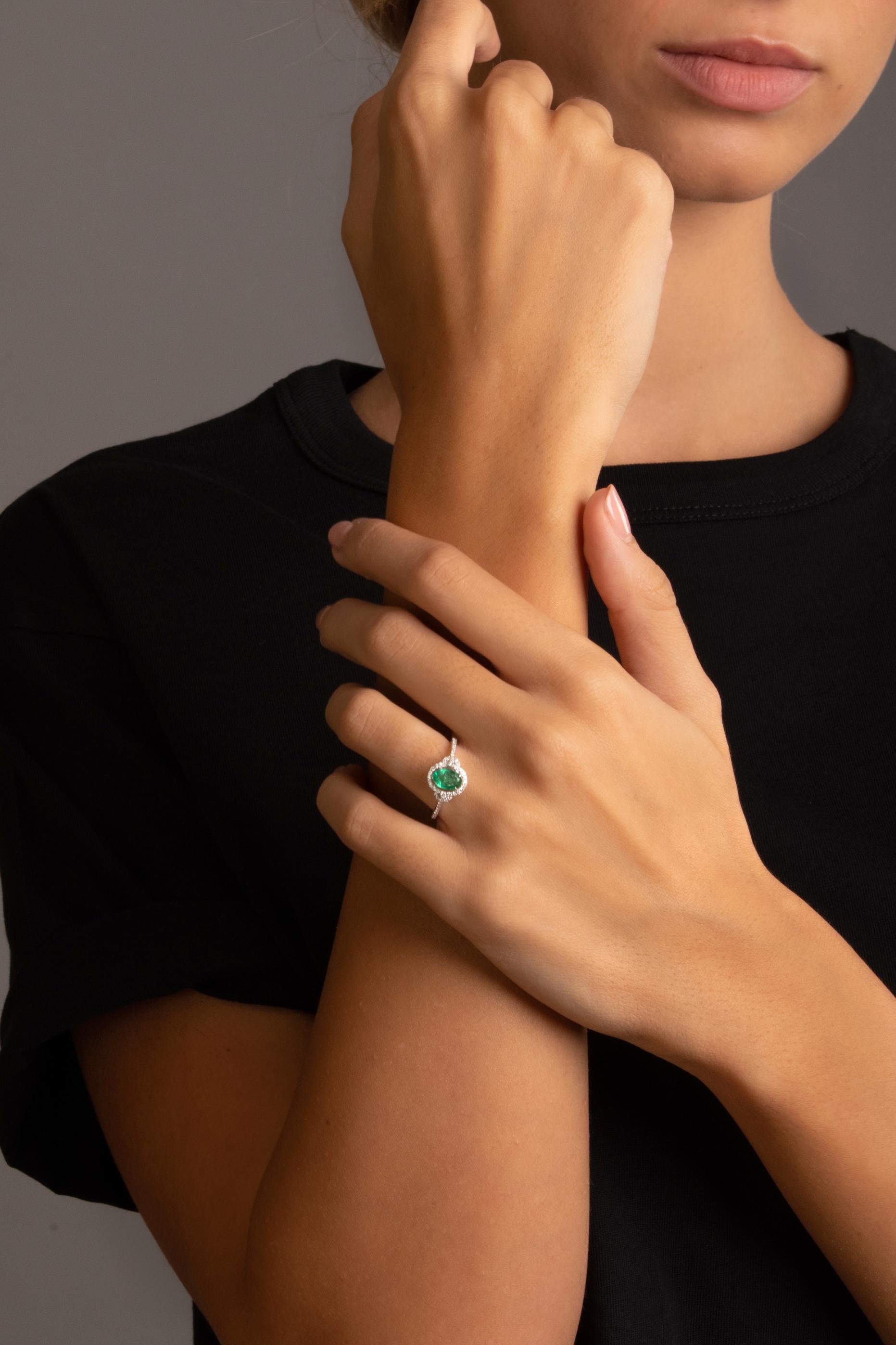 Crivelli Ring aus Weißgold 18 kt, Smaragd 0,68 Karat und Diamanten im Zustand „Neu“ im Angebot in Bari, IT