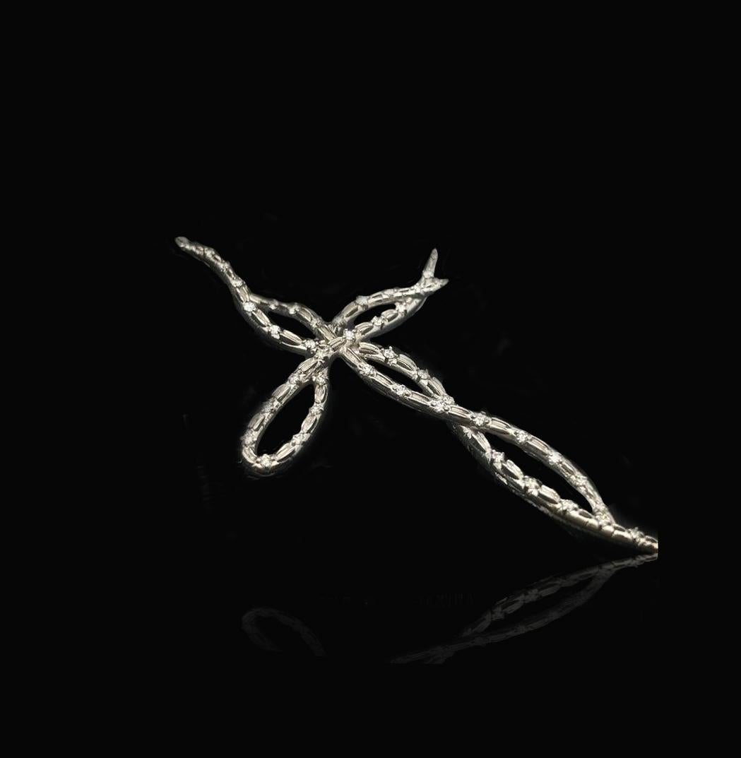 Round Cut Croc Cross Pendant Necklace with diamonds in 18k White Gold and Croc Tail detail For Sale