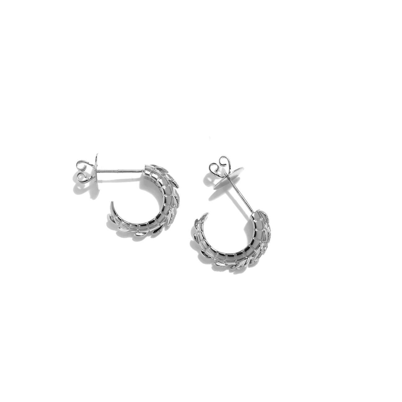 A sophisticated pair of hoops with a fierce edge. Embellished with white brilliant cut diamonds for an elevated day to night look, these hoops bear all the subtle hallmarks of exceptional craftsmanship. A tapering, spiked tail and a subtle croc
