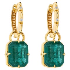 Boucles d'oreilles « Croc Tail » en or jaune 18 carats ornées de deux émeraudes pendantes de 4 carats aux couleurs éclatantes