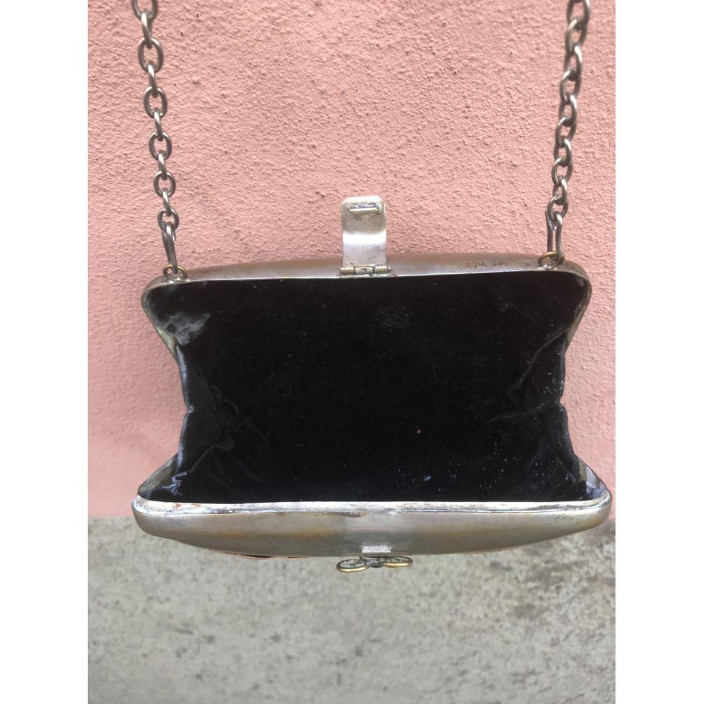 Häkelgehäkelte Crossbody-Tasche aus messingfarbenem Metall  (Braun) im Angebot