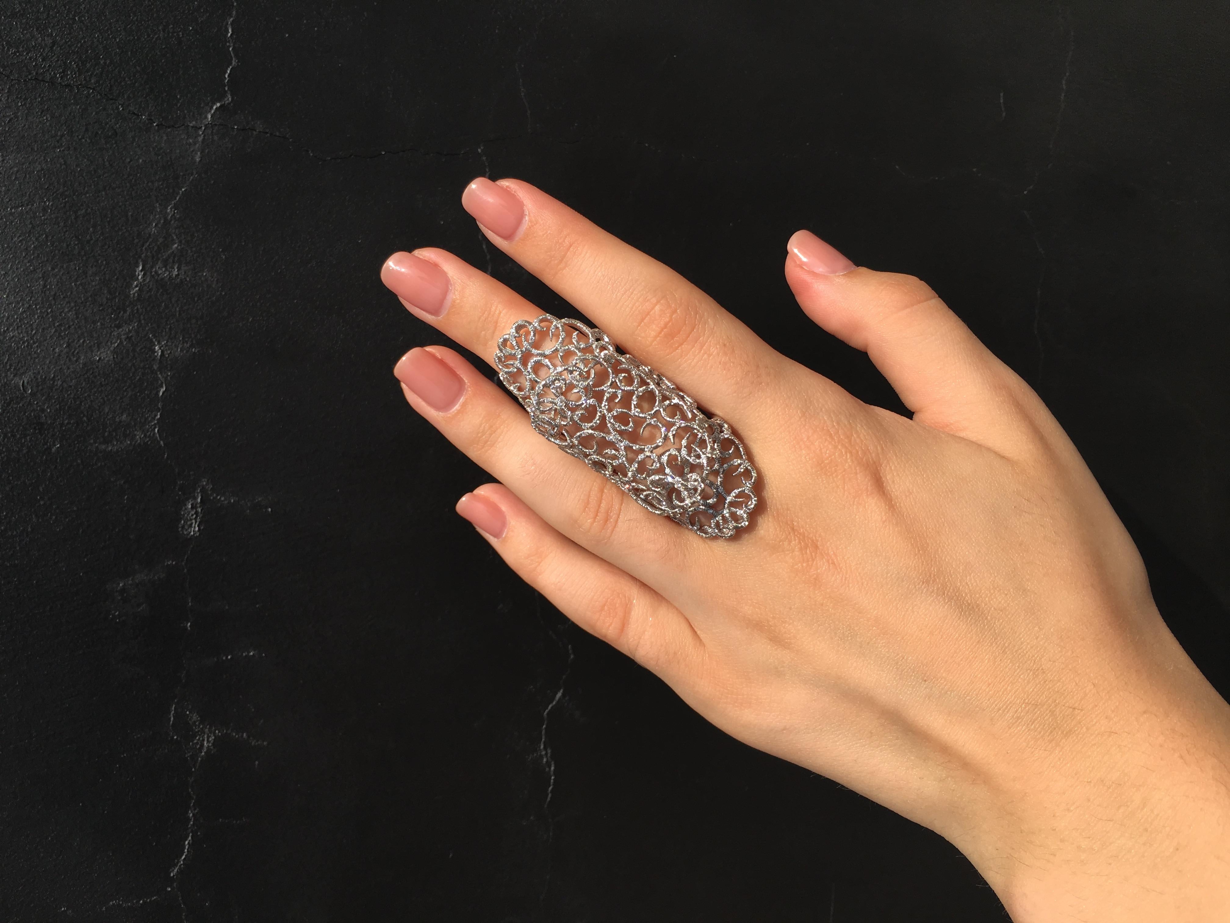 Crochet Fine Jewelry White Diamond 18 Karat Gold Ring In New Condition For Sale In Montreux, CH