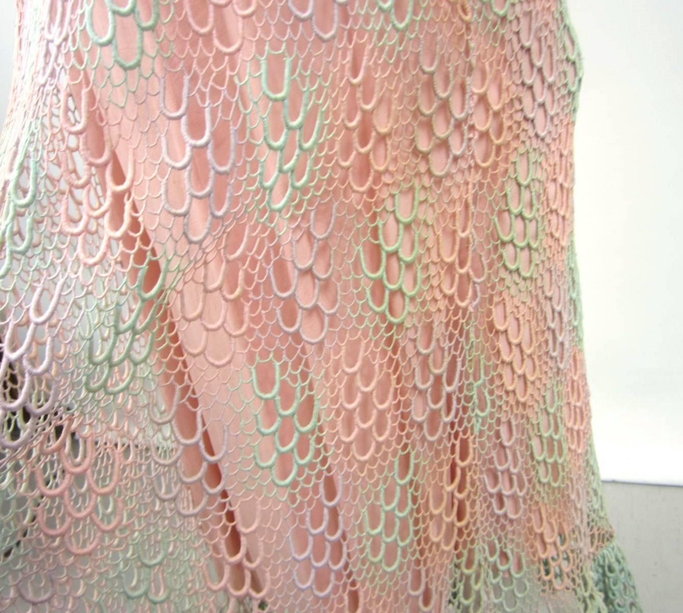 Maxi Vestido de Ganchillo Arco Iris Pastel Vintage Años 70 en venta 2